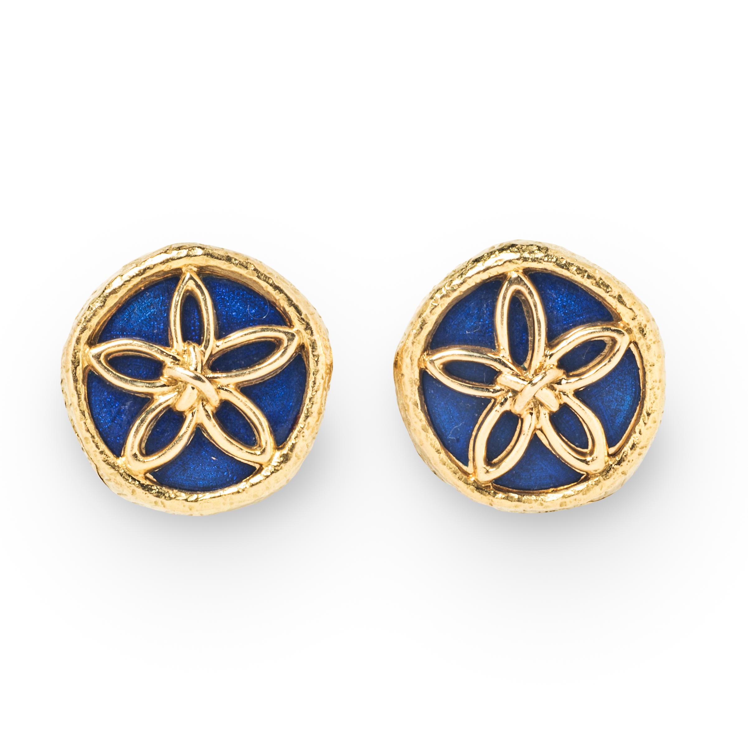 Like sketches in gold, Jean Schlumberger’s graceful flowers adorn deep blue lapis discs set within hammered gold frames in these refined and stylish cufflinks.

- .8125” diameter
- 18K yellow gold
- Signed Tiffany, Schlumberger