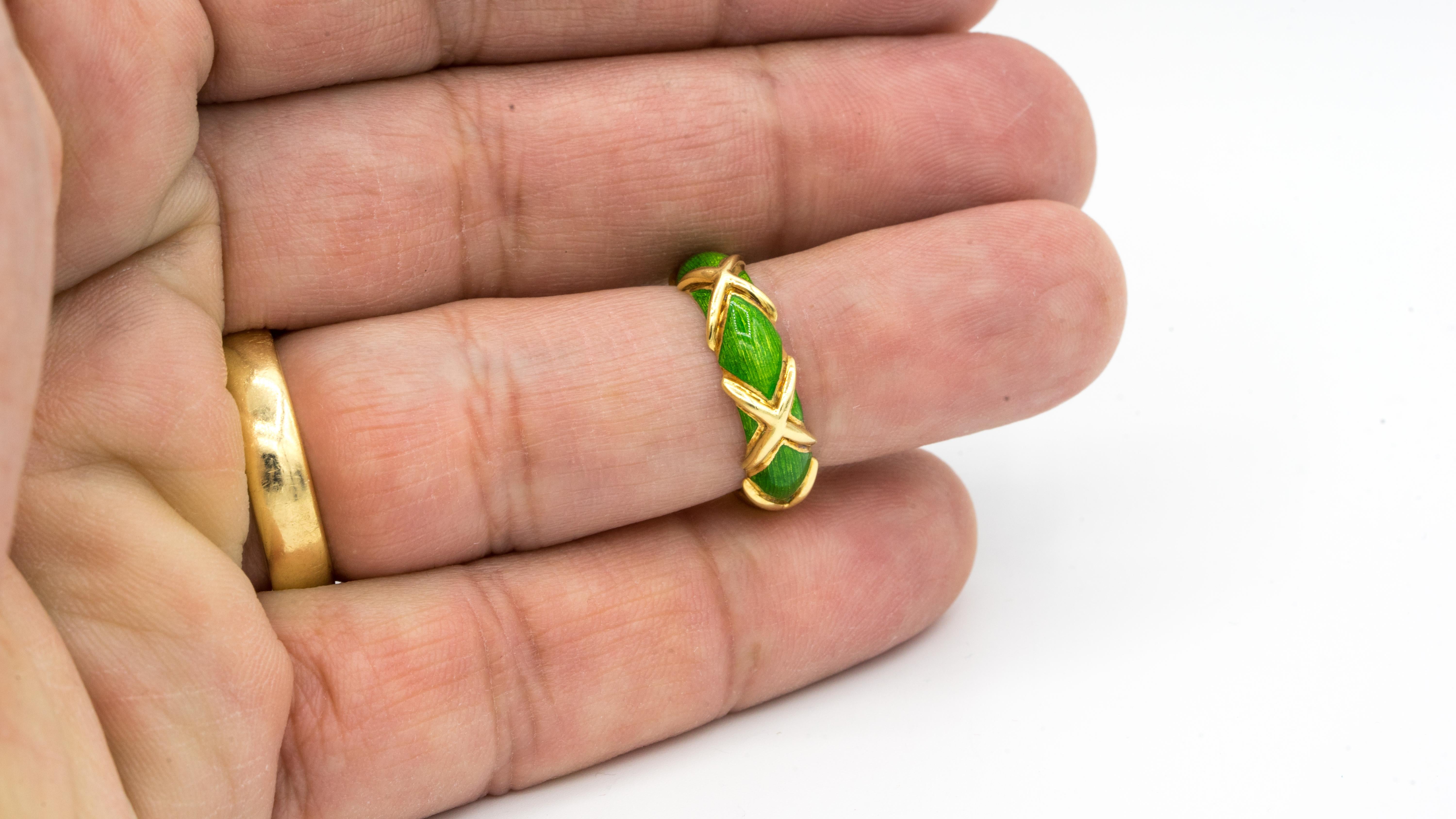 Tiffany & Co. 18k Gold 'X' and Green Enamel Design, circa 1960s In Good Condition In New York, NY
