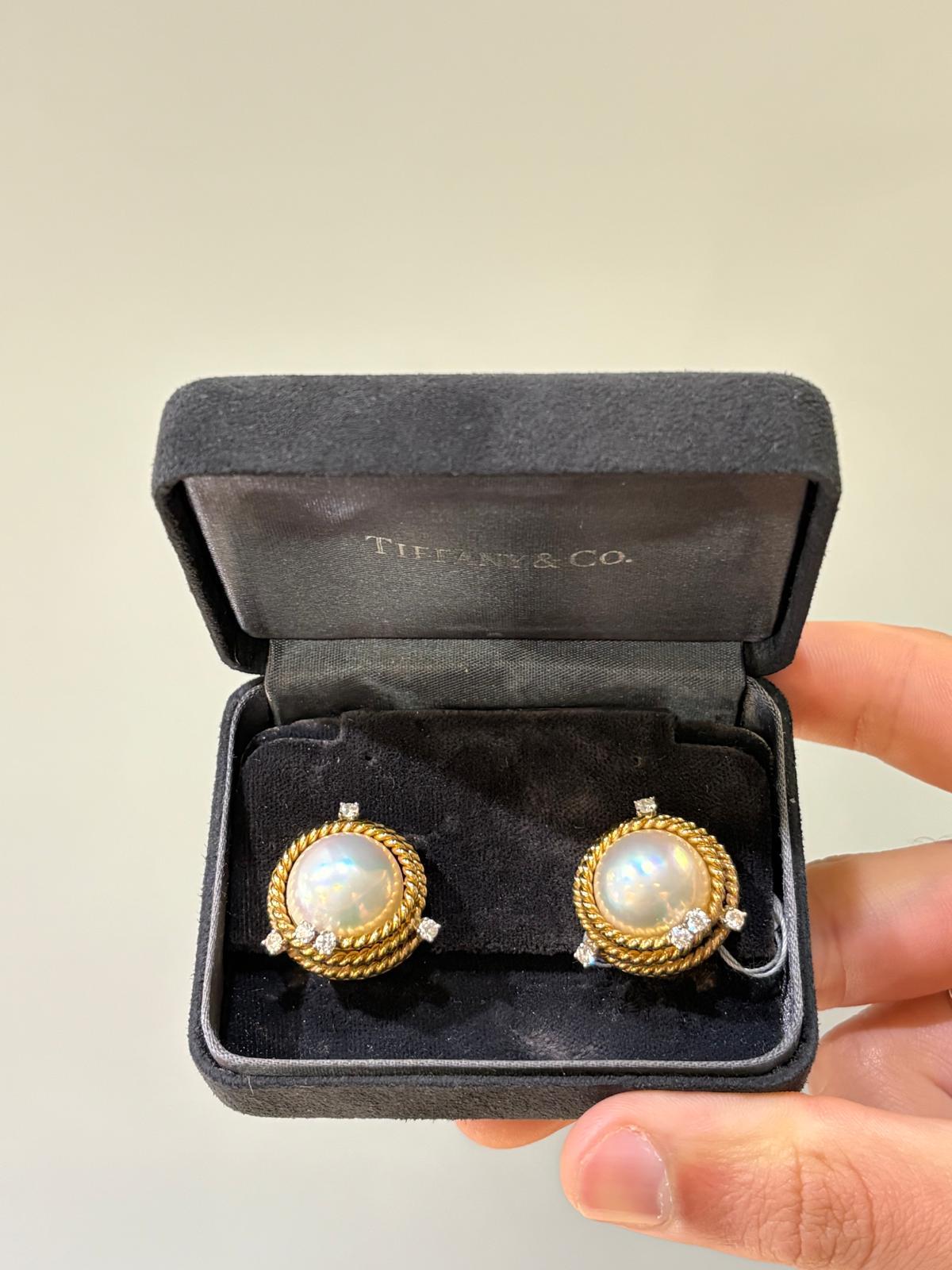 Femenino o masculino Schlumberger for Tiffany & Co. Platinum, Gold, Mabe Pearl, and Diamond Ear Clips en venta