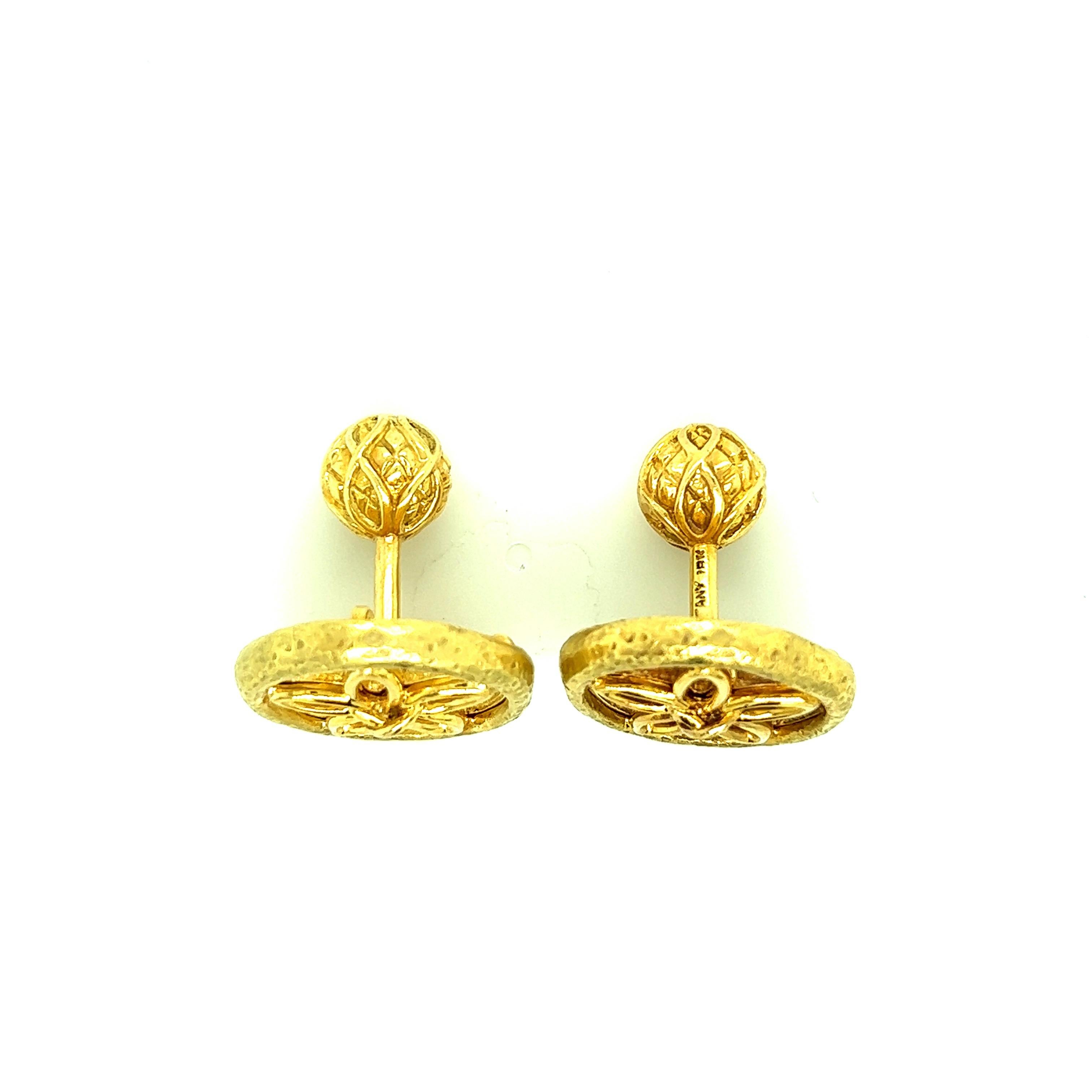 Schlumberger for Tiffany & Co. 18 karat yellow gold cufflinks with flower motifs. Marked: Tiffany / 18K. Total weight: 22.3 grams. 