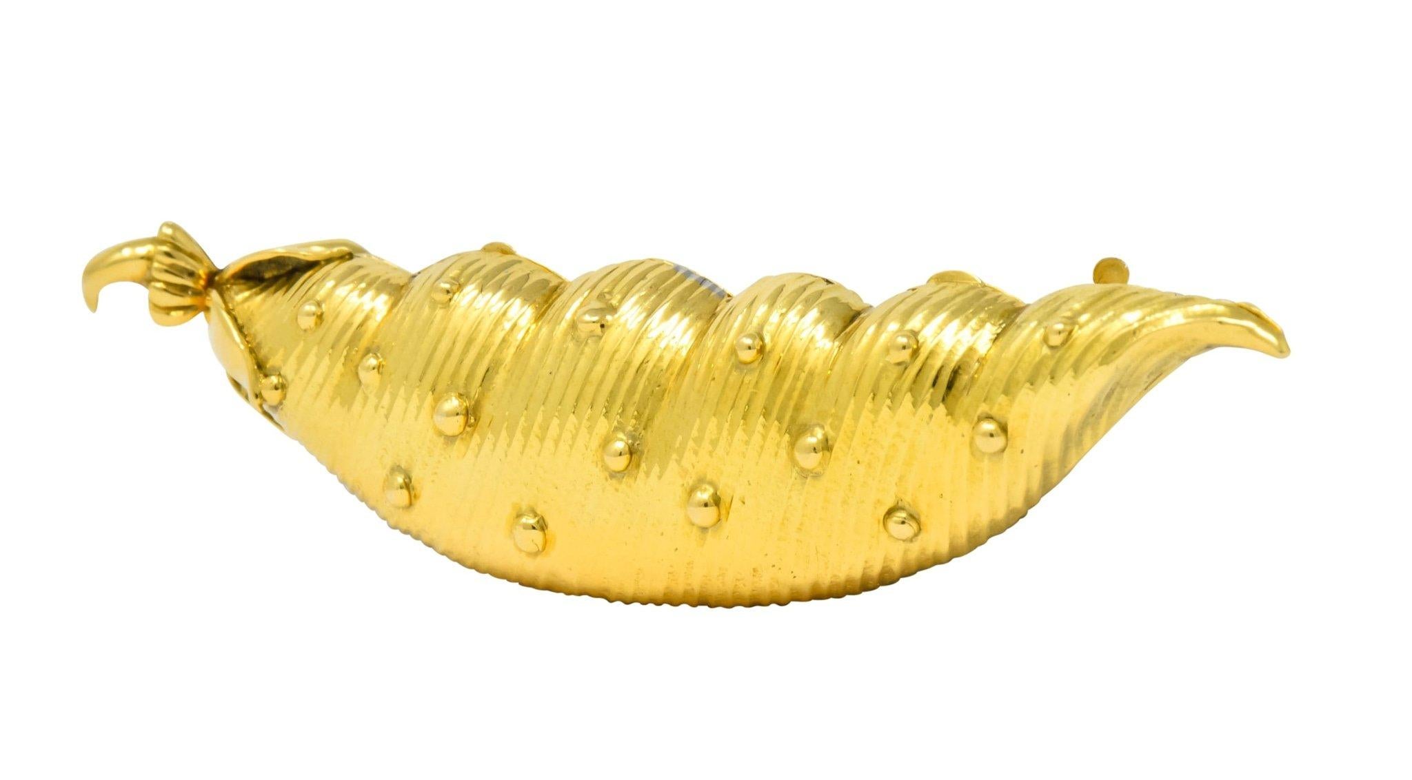 Schlumberger Tiffany & Co. 18 Karat Gold Pea Pod Pill Box, circa 1960 In Excellent Condition In Philadelphia, PA