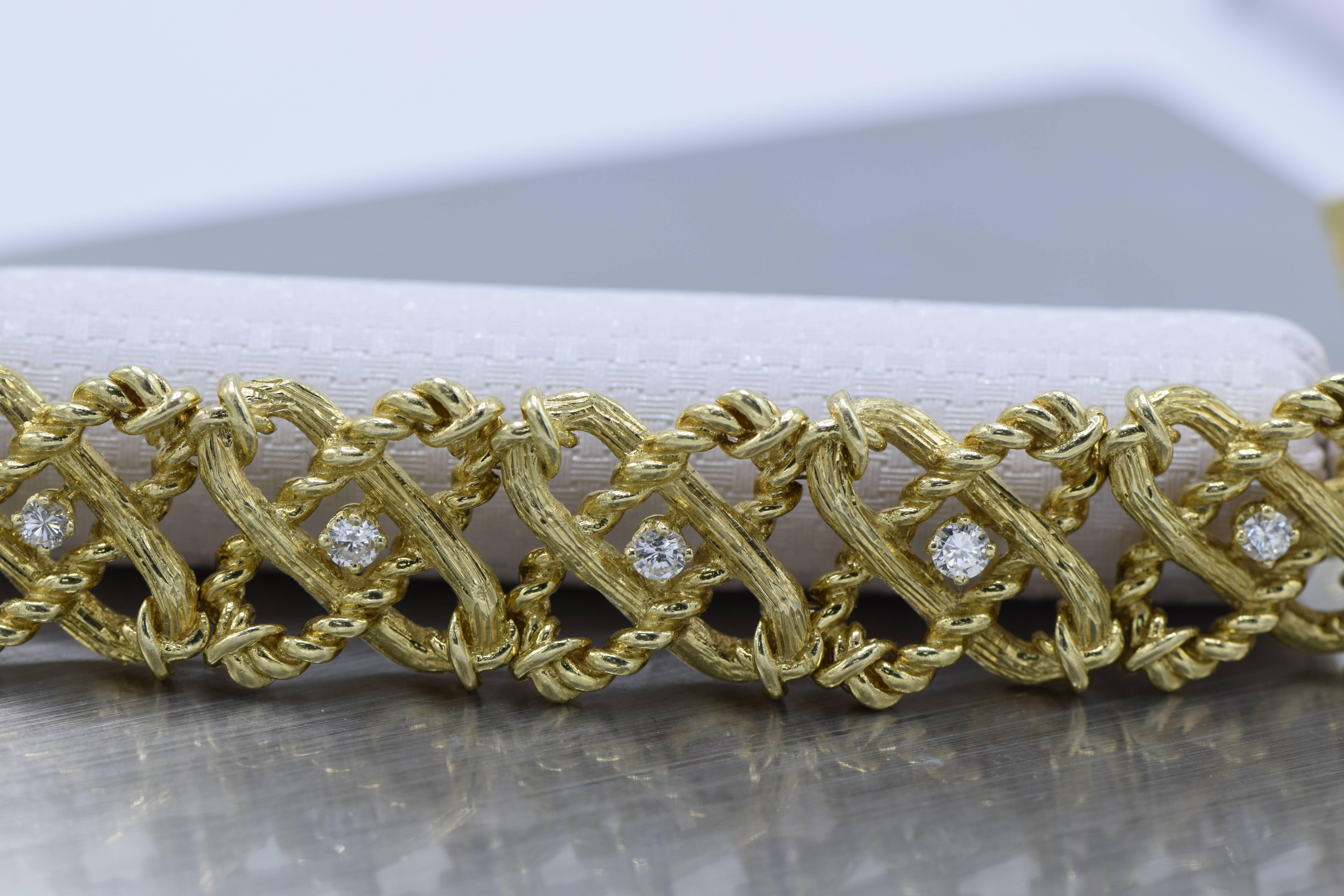 Schlumberger Tiffany & Co. X-linked 18k Gold bracelet centered with very fine round brilliant diamonds.

Color: D-E-F 

Clarity: VS1-2 
