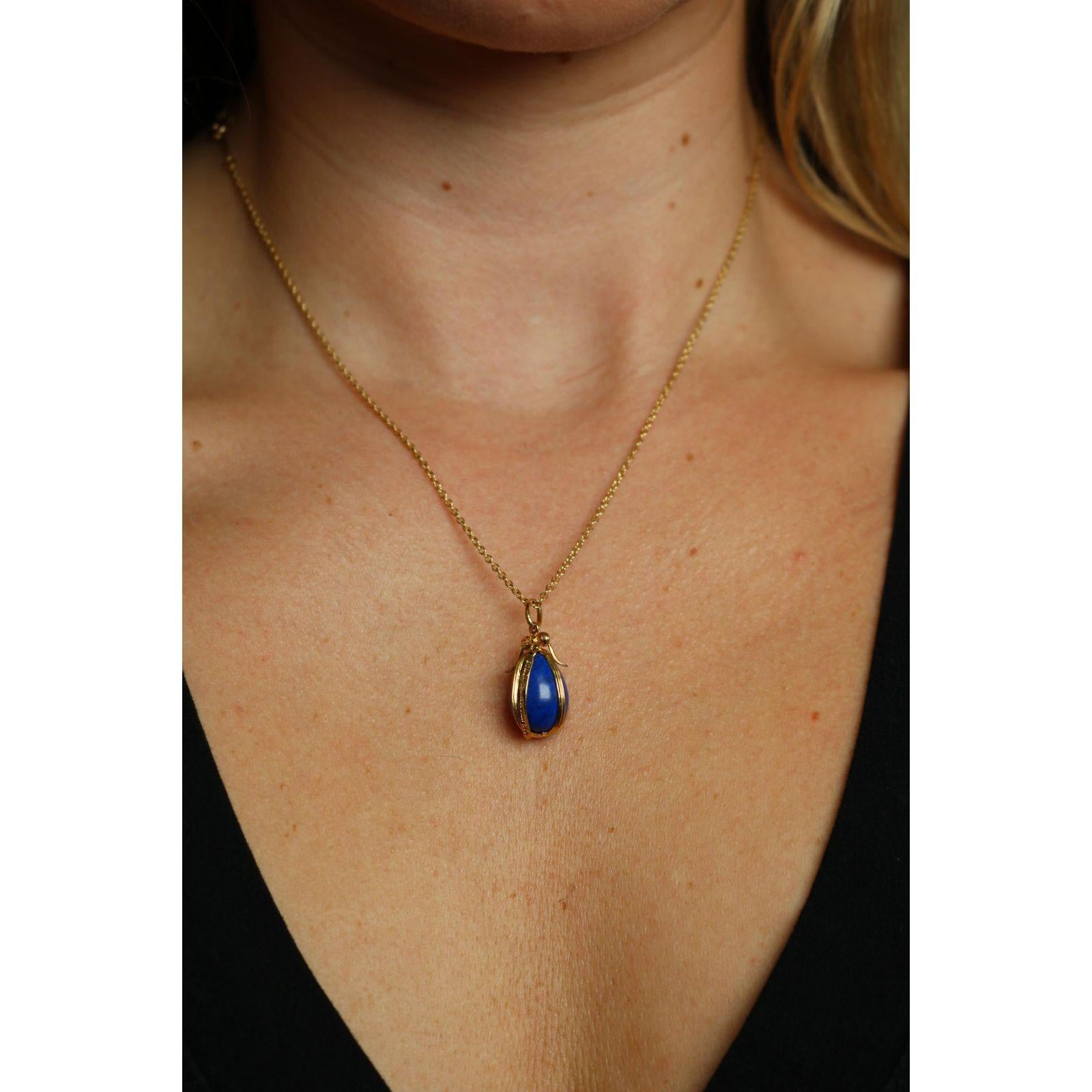 Schlumberger Tiffany & Co. Collier pendentif oeuf en lapis-lazuli or jaune 18K en vente 8