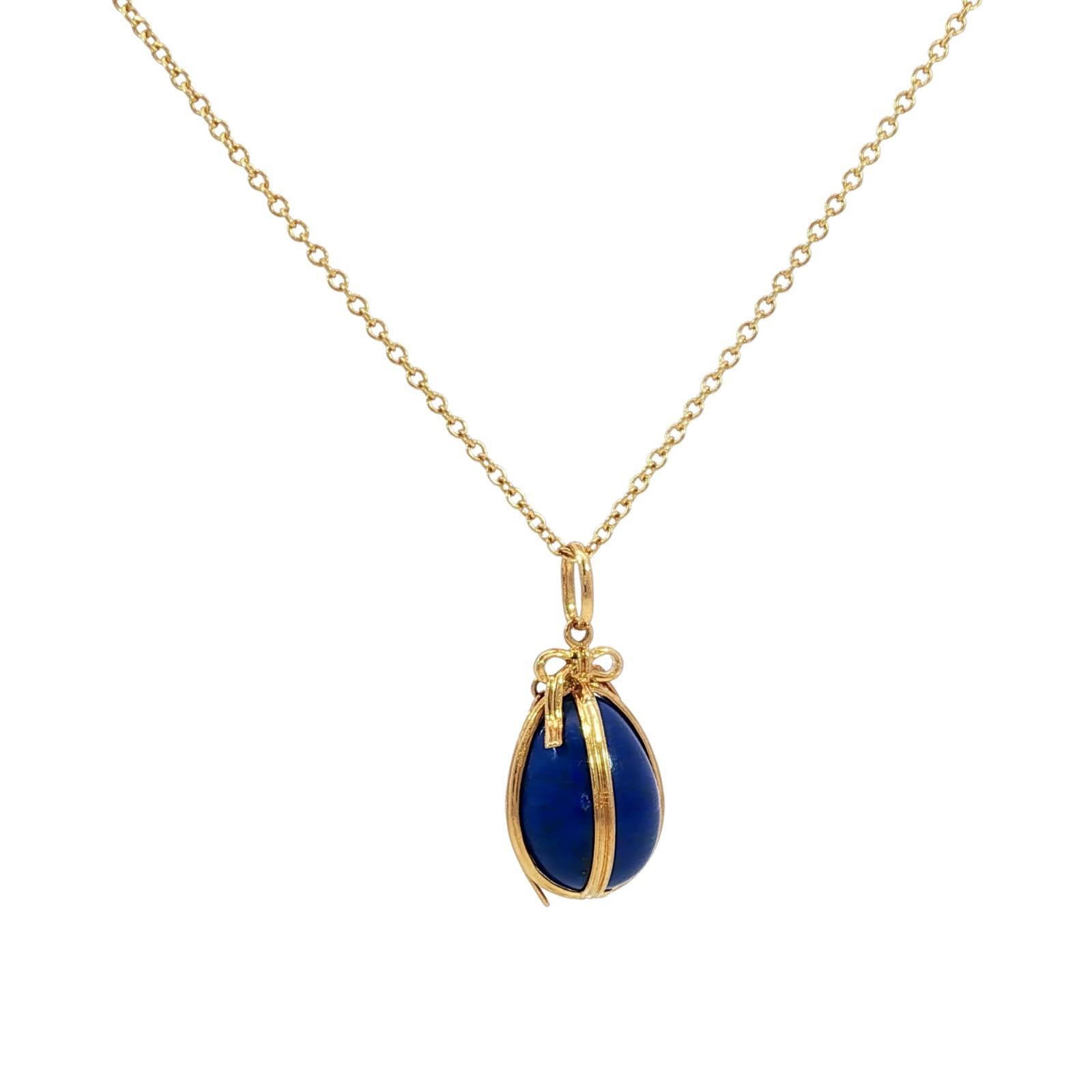 Schlumberger Tiffany & Co. Collier pendentif oeuf en lapis-lazuli or jaune 18K

Ce collier de Jean Schlumberger pour Tiffany & Co. capture l'art intemporel dans une forme ludique mais raffinée. Le design présente un pendentif en forme d'œuf en émail