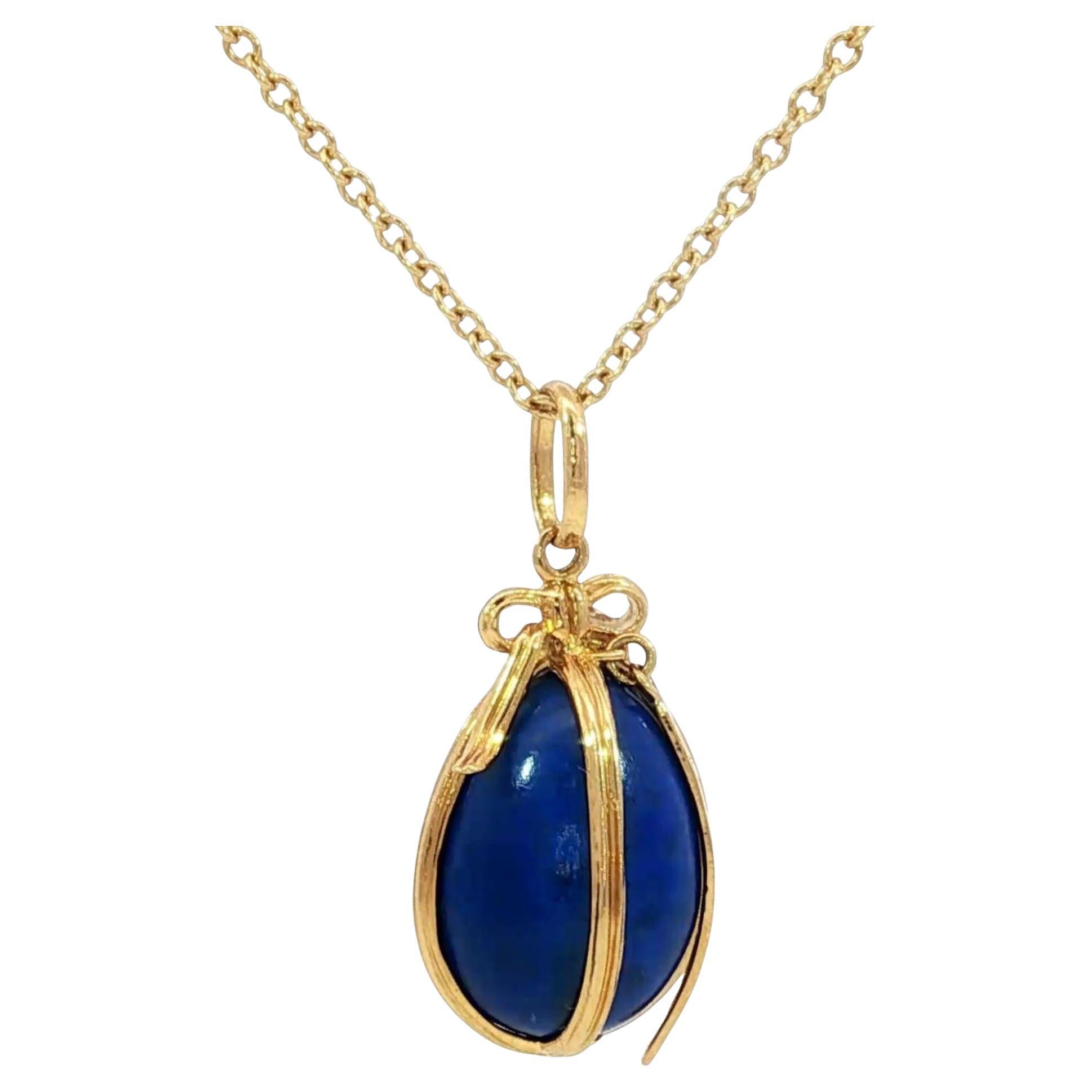 Schlumberger Tiffany & Co. Collier pendentif oeuf en lapis-lazuli or jaune 18K