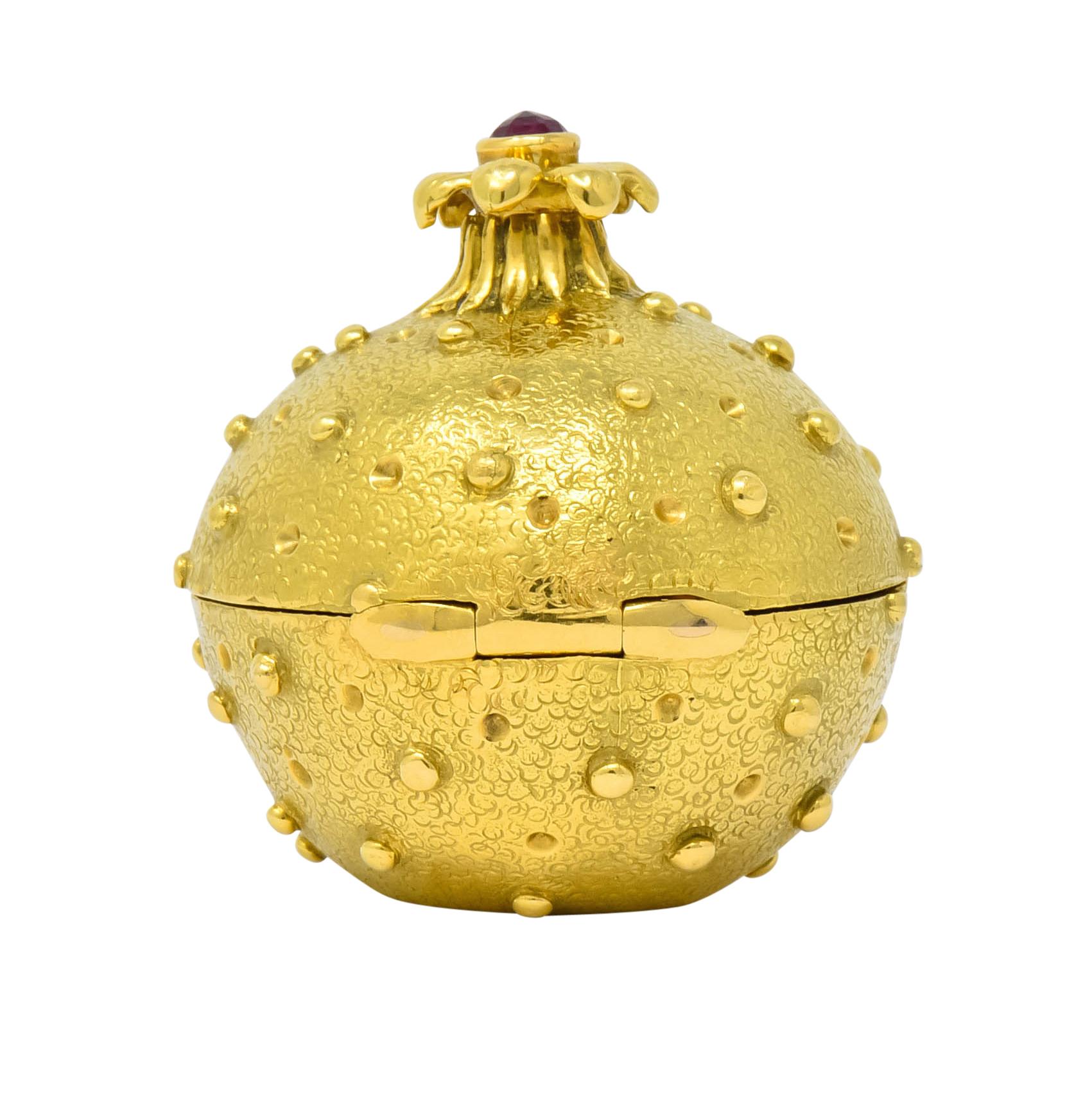 Schlumberger Tiffany & Co. Ruby 18 Karat Gold Pomegranate Pill Box, circa 1960 In Excellent Condition In Philadelphia, PA