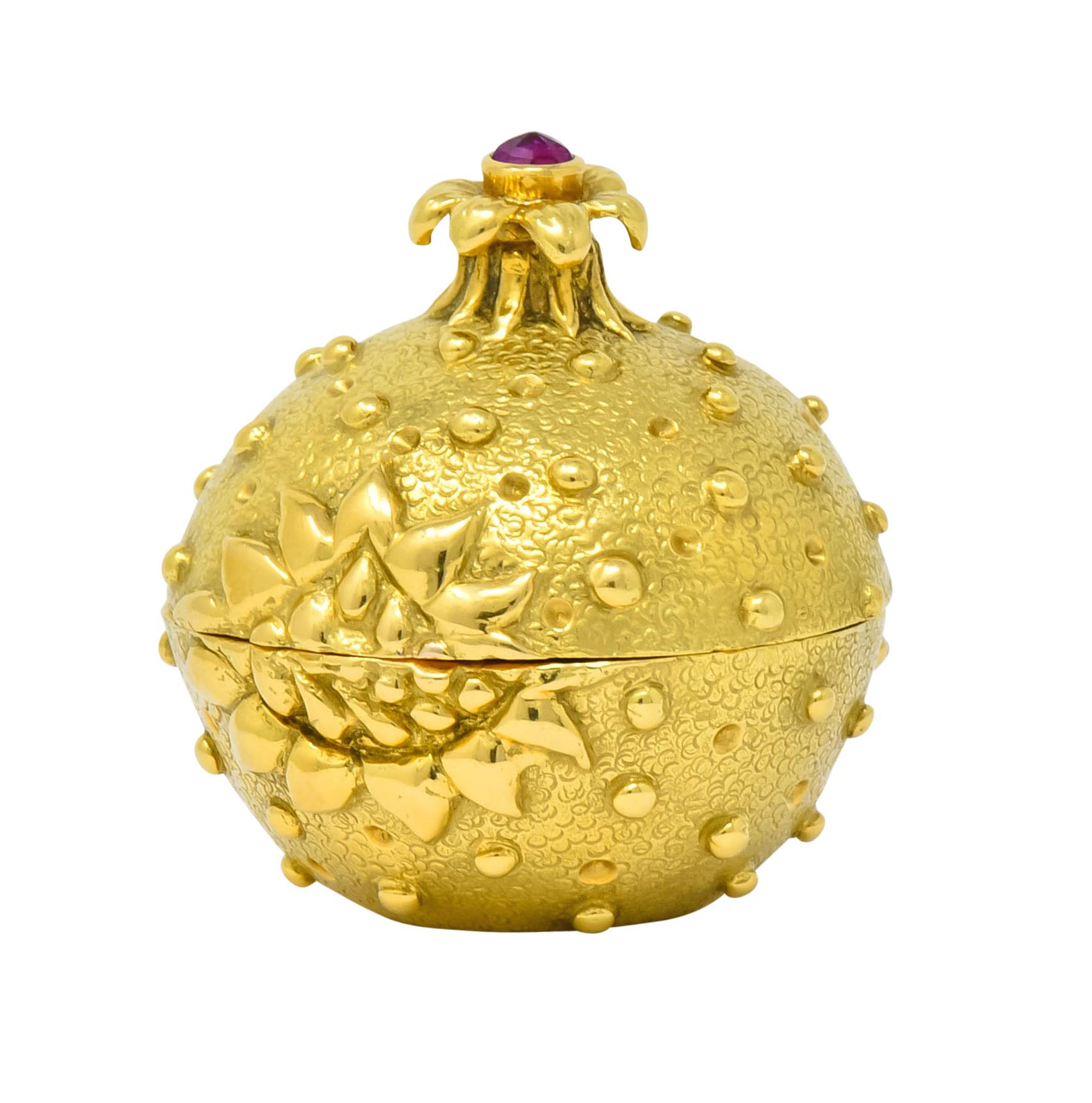 Schlumberger Tiffany & Co. Ruby 18 Karat Gold Pomegranate Pill Box, circa 1960 1