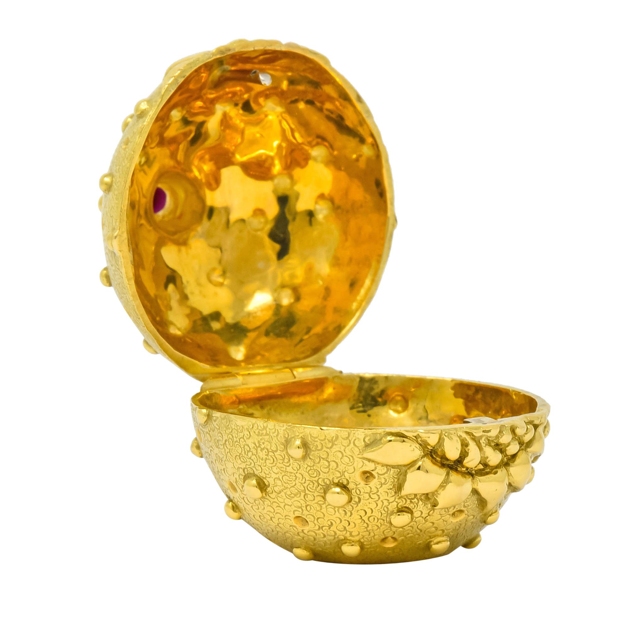 Schlumberger Tiffany & Co. Ruby 18 Karat Gold Pomegranate Pill Box, circa 1960 2