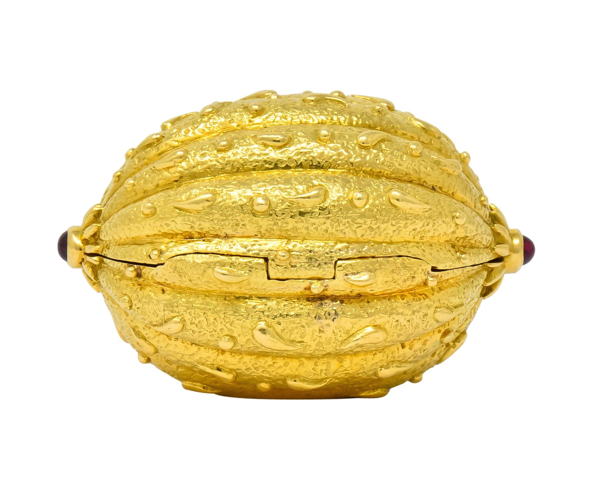 Schlumberger Tiffany & Co. Ruby 18 Karat Gold Walnut Pill Box, circa 1960 In Excellent Condition In Philadelphia, PA