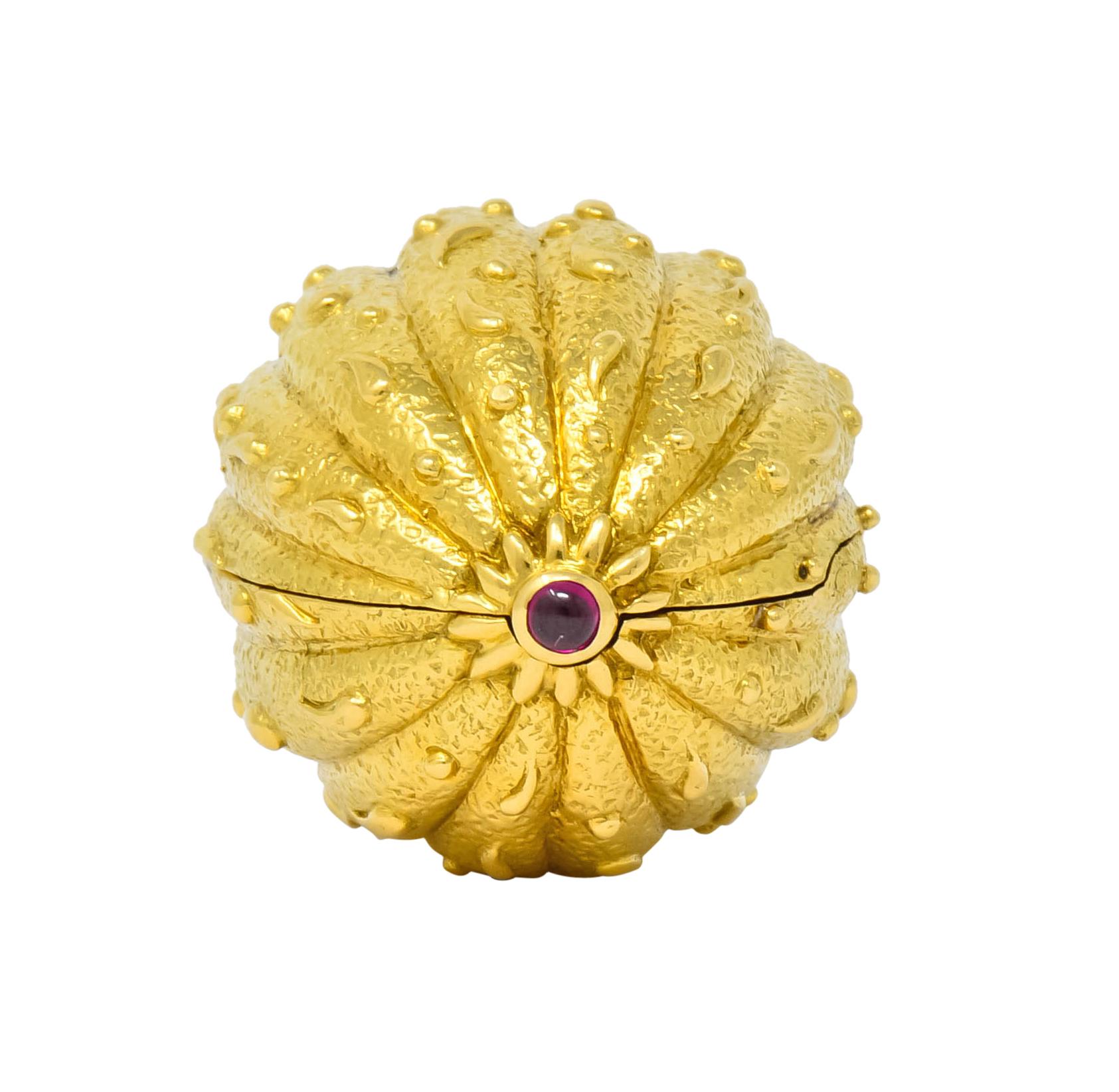 Schlumberger Tiffany & Co. Ruby 18 Karat Gold Walnut Pill Box, circa 1960 1