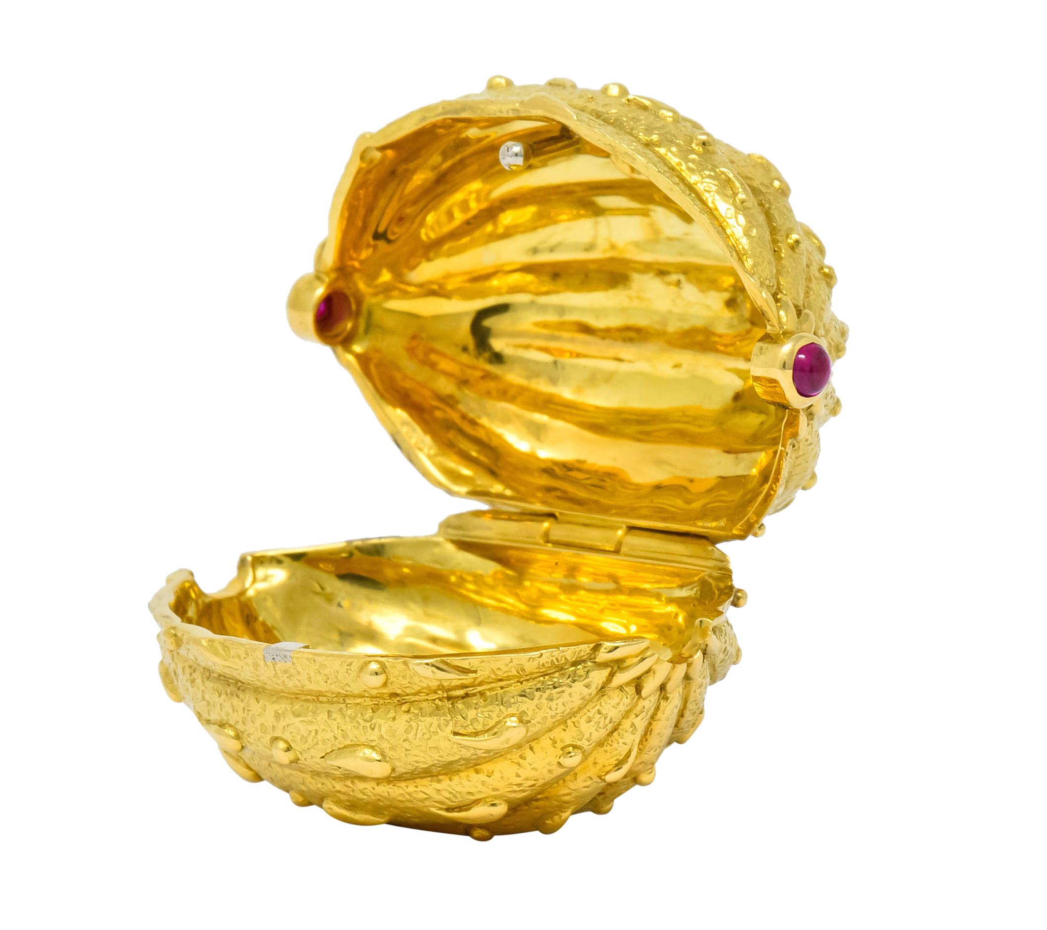 Schlumberger Tiffany & Co. Ruby 18 Karat Gold Walnut Pill Box, circa 1960 3