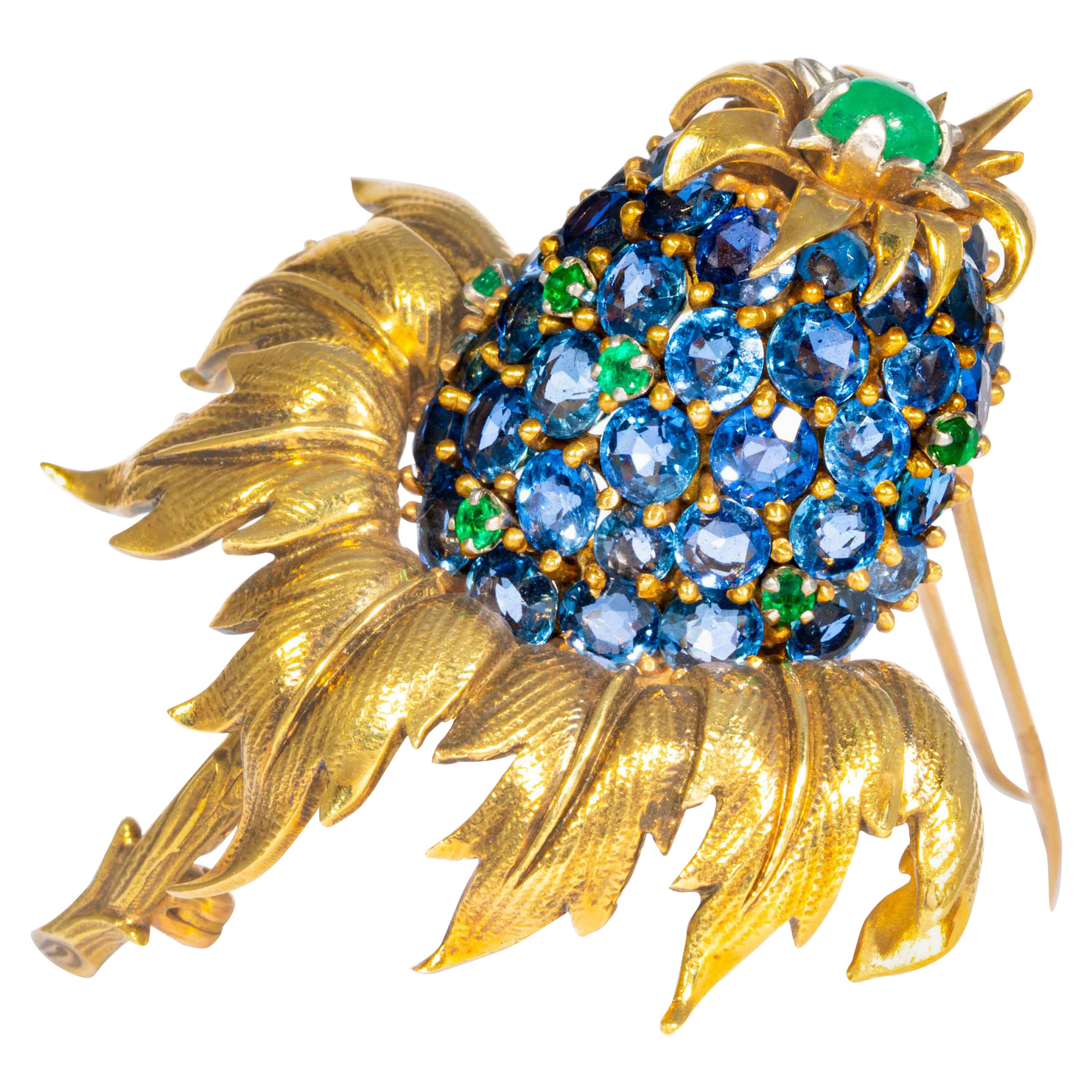 Schlumberger Tiffany & Co. Broche chardon en saphir, émeraude et or jaune en vente