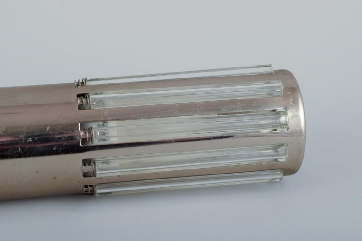 Acier inoxydable Schmahl & Schulz. Paire de suspensions de plafond en acier inoxydable et verre acrylique en vente