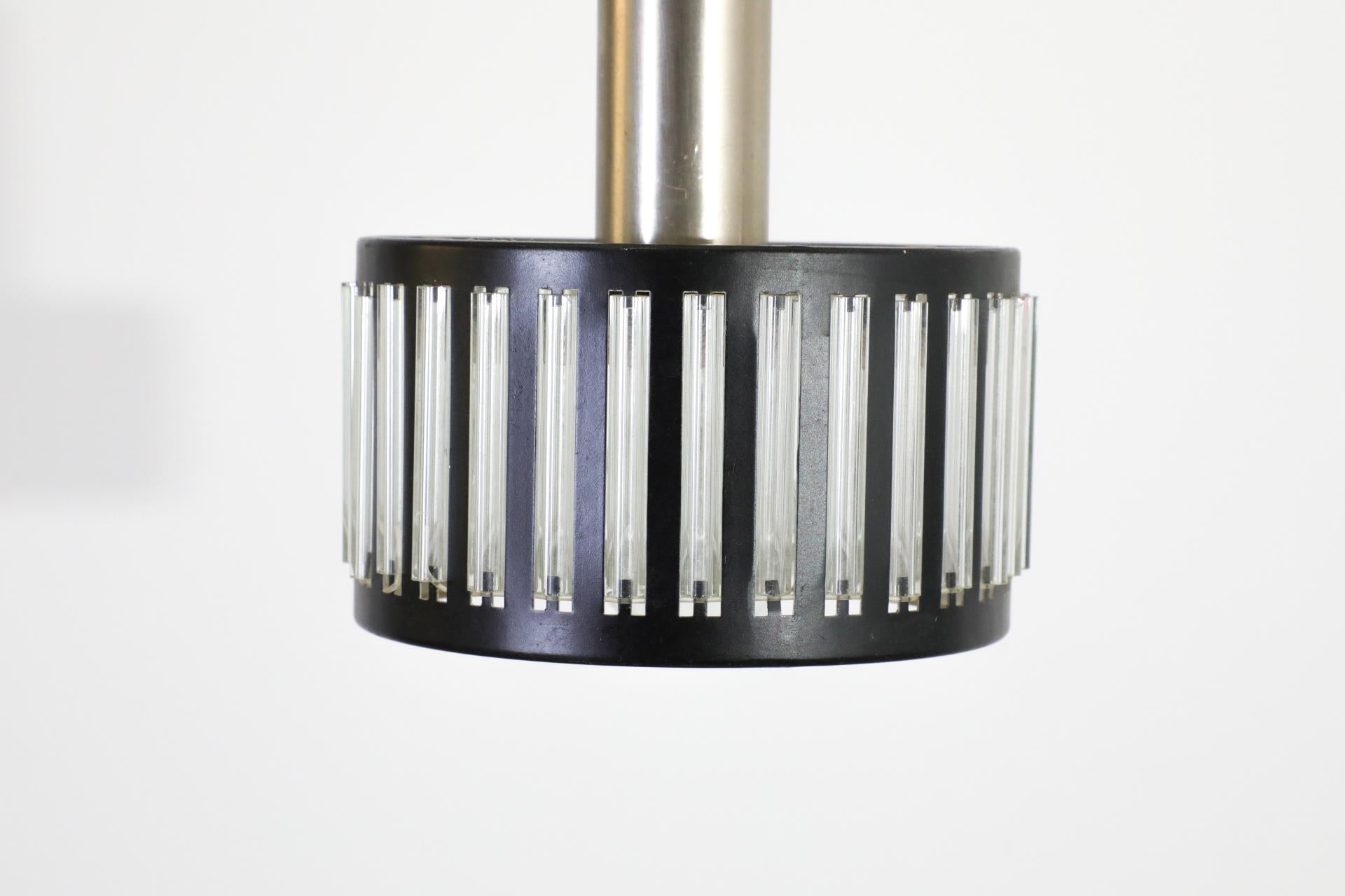 Mid-Century Black Banded Metal Pendelleuchten mit dekorativem Glasrohr-Design im Angebot 4