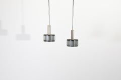 Lámparas colgantes de metal negro con bandas de mediados de siglo y diseño de tubo de cristal decorativo