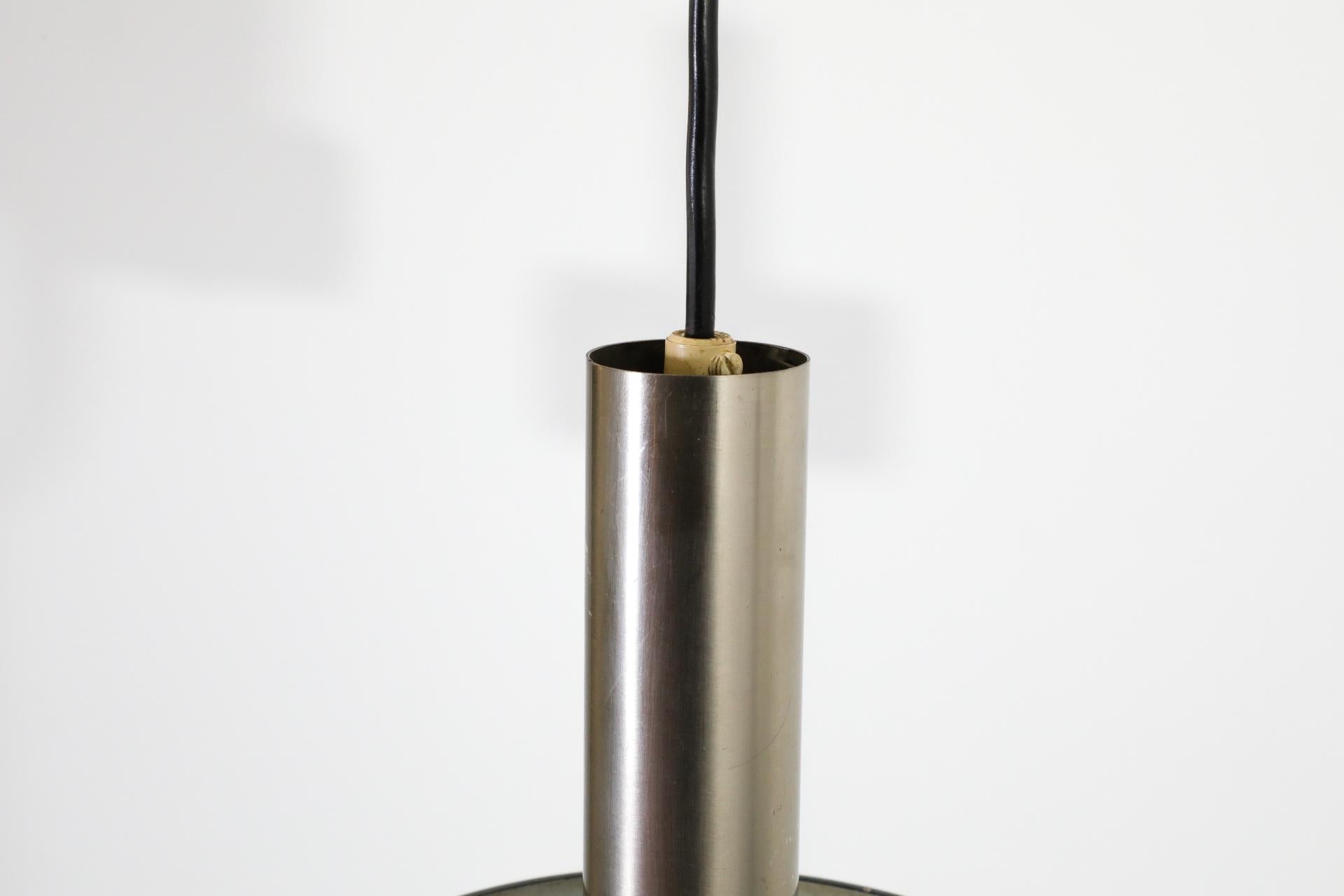 Mid-Century Black Banded Metal Pendelleuchten mit dekorativem Glasrohr-Design im Angebot 2