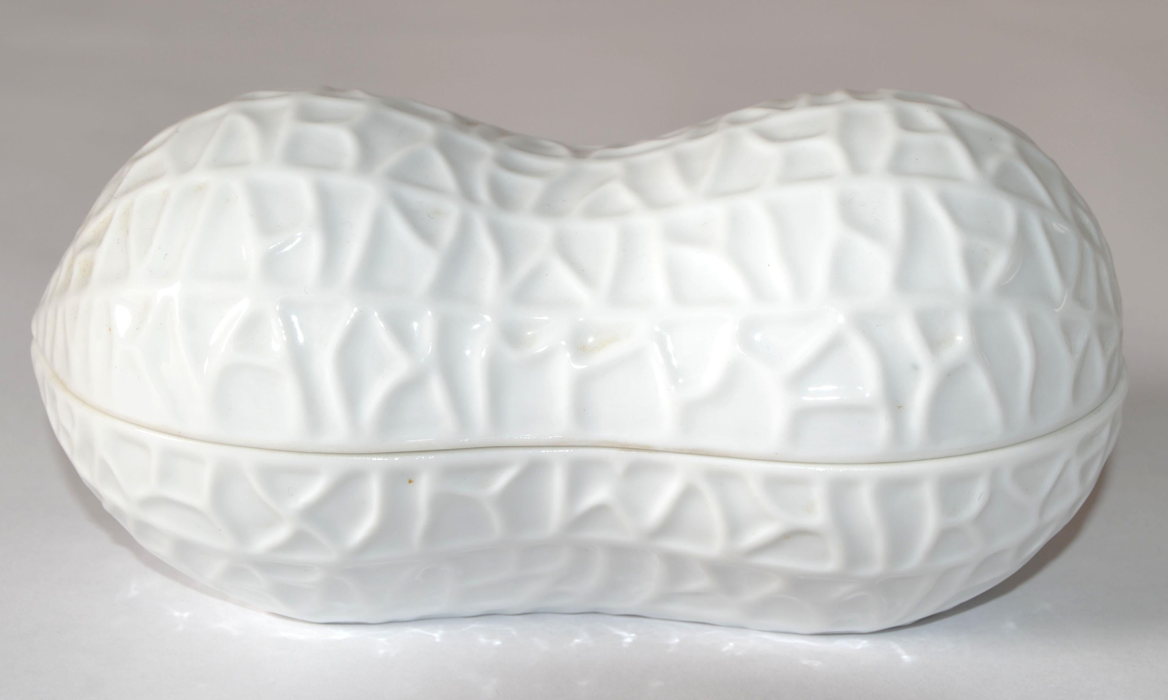 Schmid Design Caja decorativa de cerámica blanca para baratijas de cacahuete, recuerdo, joyero siglo XX en venta