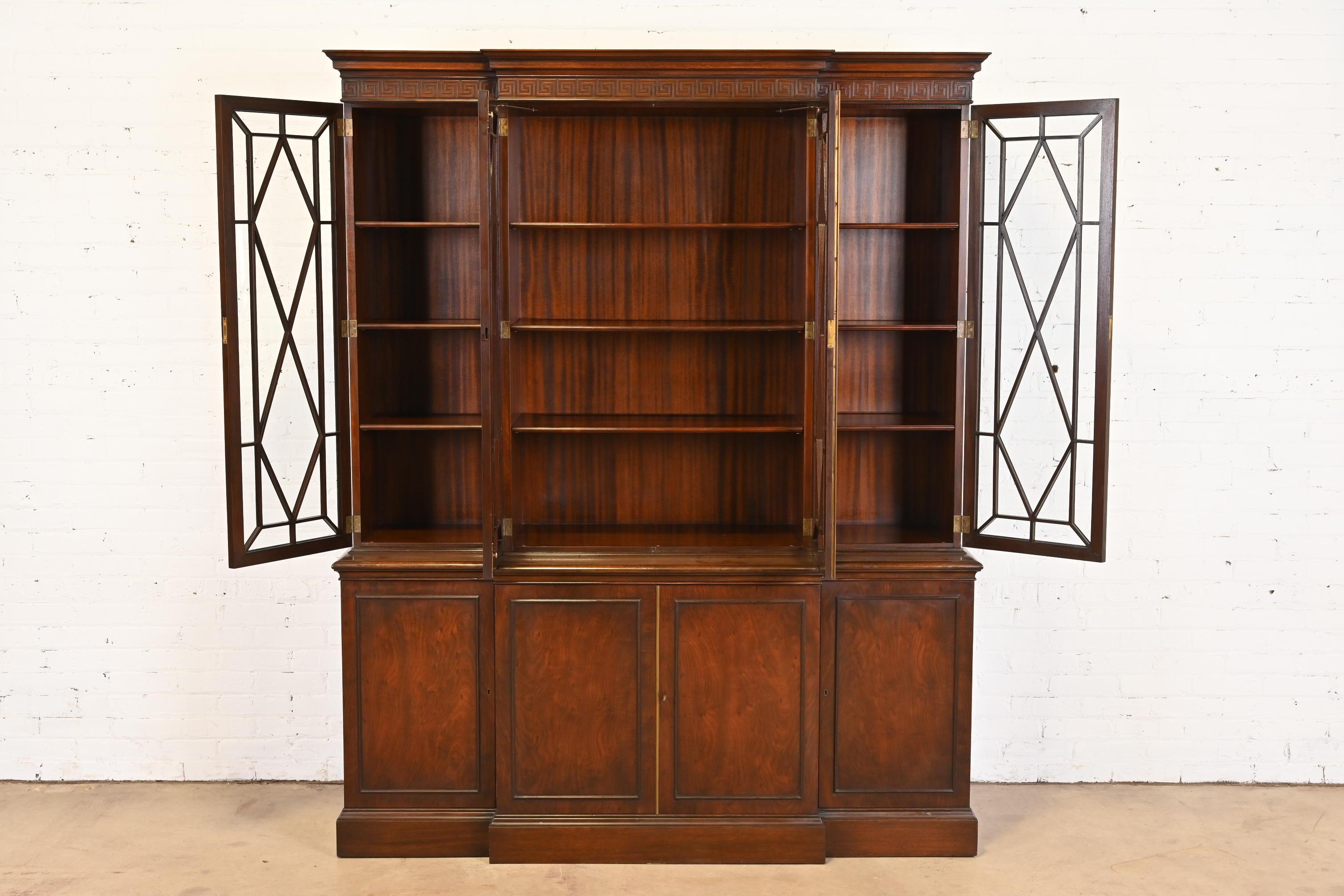 Mid-20th Century Schmieg & Kotzian Georgian Carved Mahogany Breakfront Bookcase Cabinet, 1940s For Sale