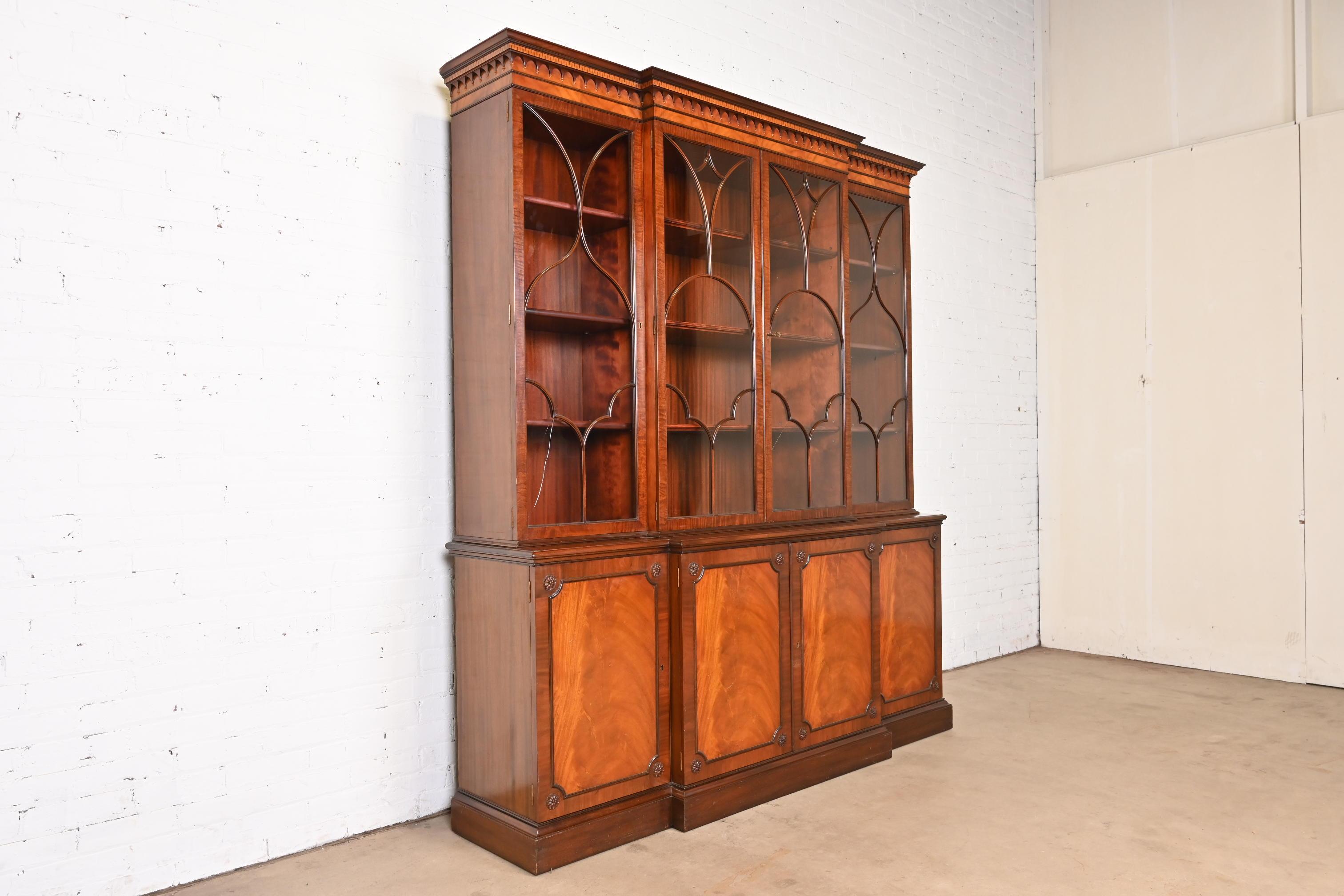 Schmieg & Kotzian Georgian Mahogany Breakfront Bookcase Cabinet, Circa 1940s In Good Condition In South Bend, IN