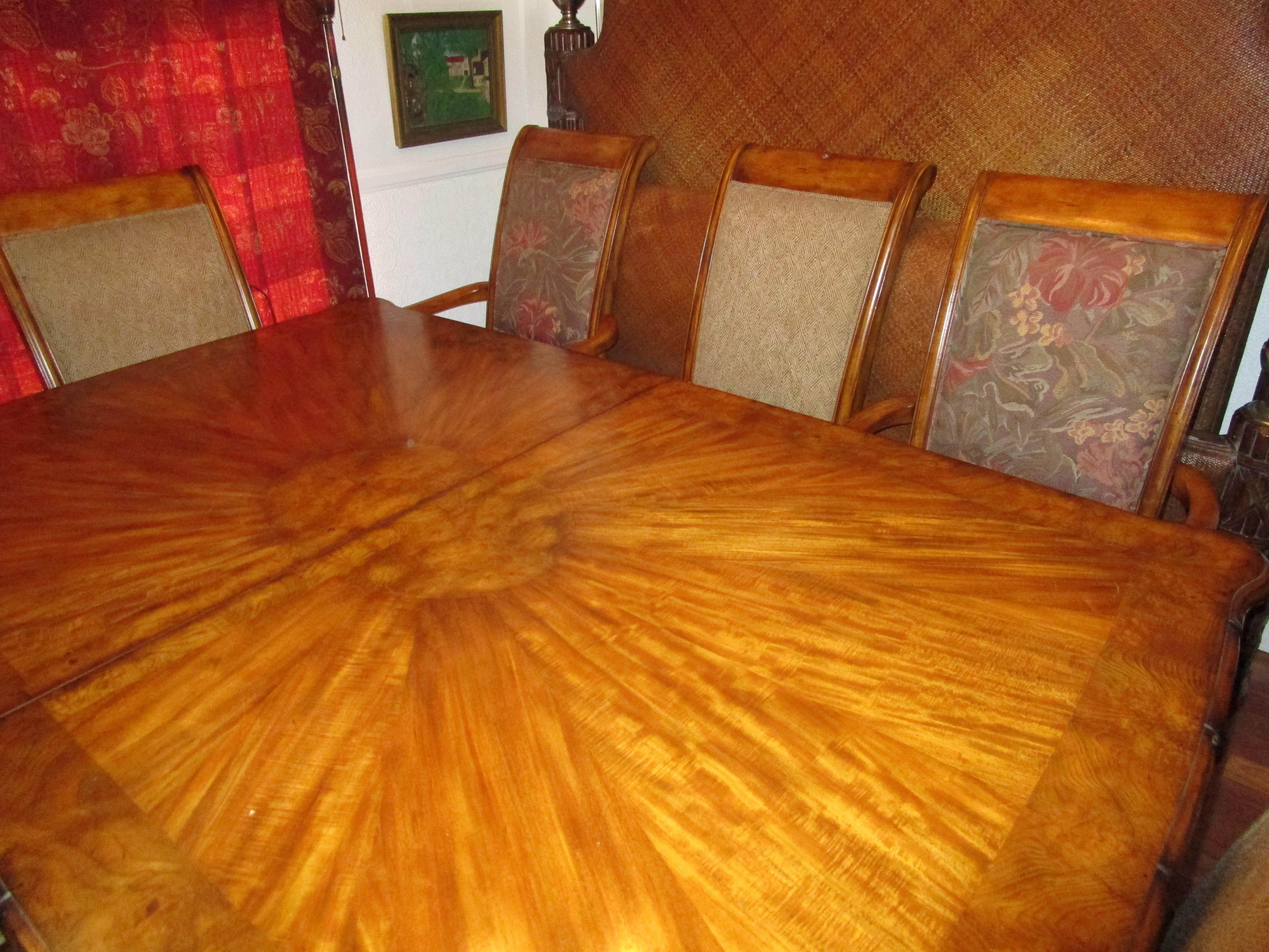 Ensemble de salle à manger Schnadig William IV de 8 chaises en bois de ronce avec 2 rallonges en vente 12