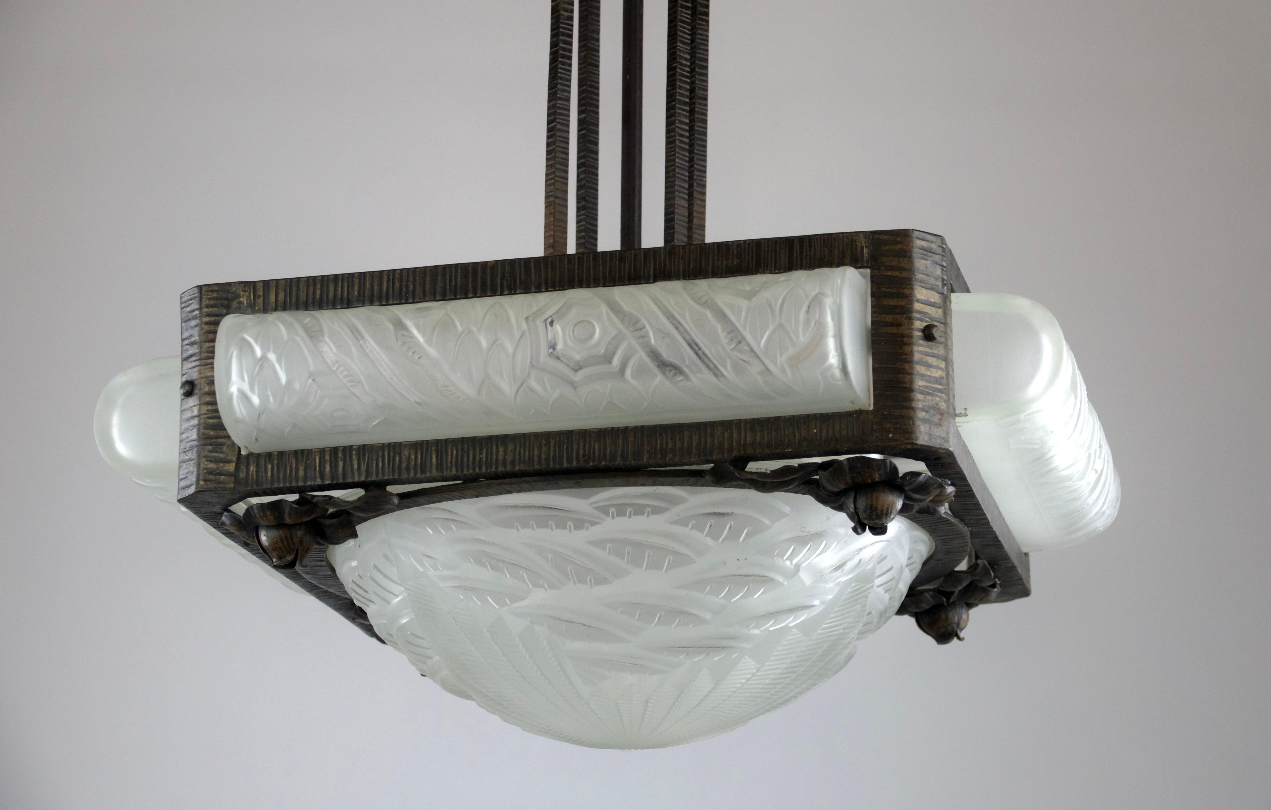 Schneider, Art Deco Chandelier, France 1920s In Good Condition For Sale In PARIS, FR