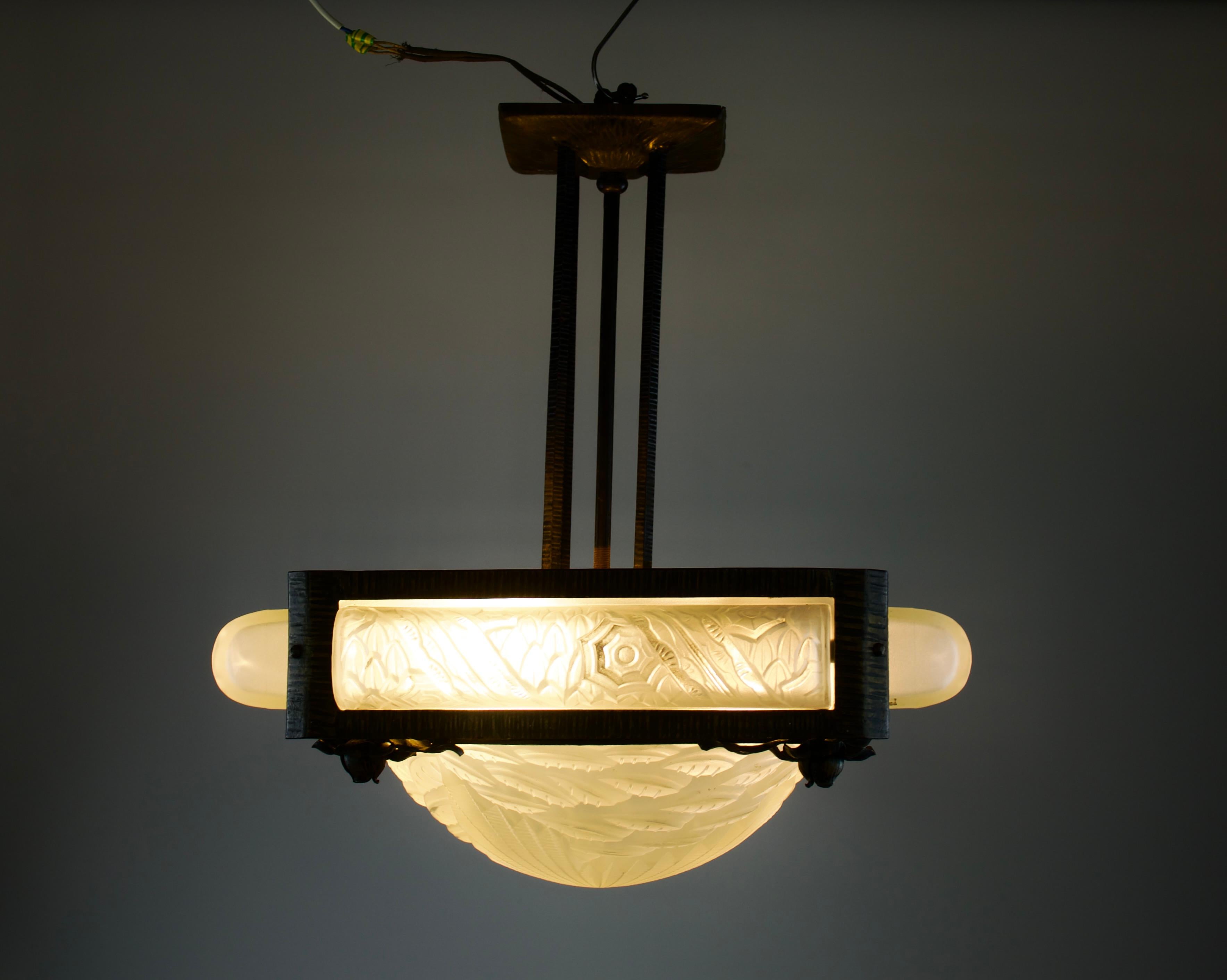 Schneider, Art Deco Chandelier, France 1920s For Sale 1