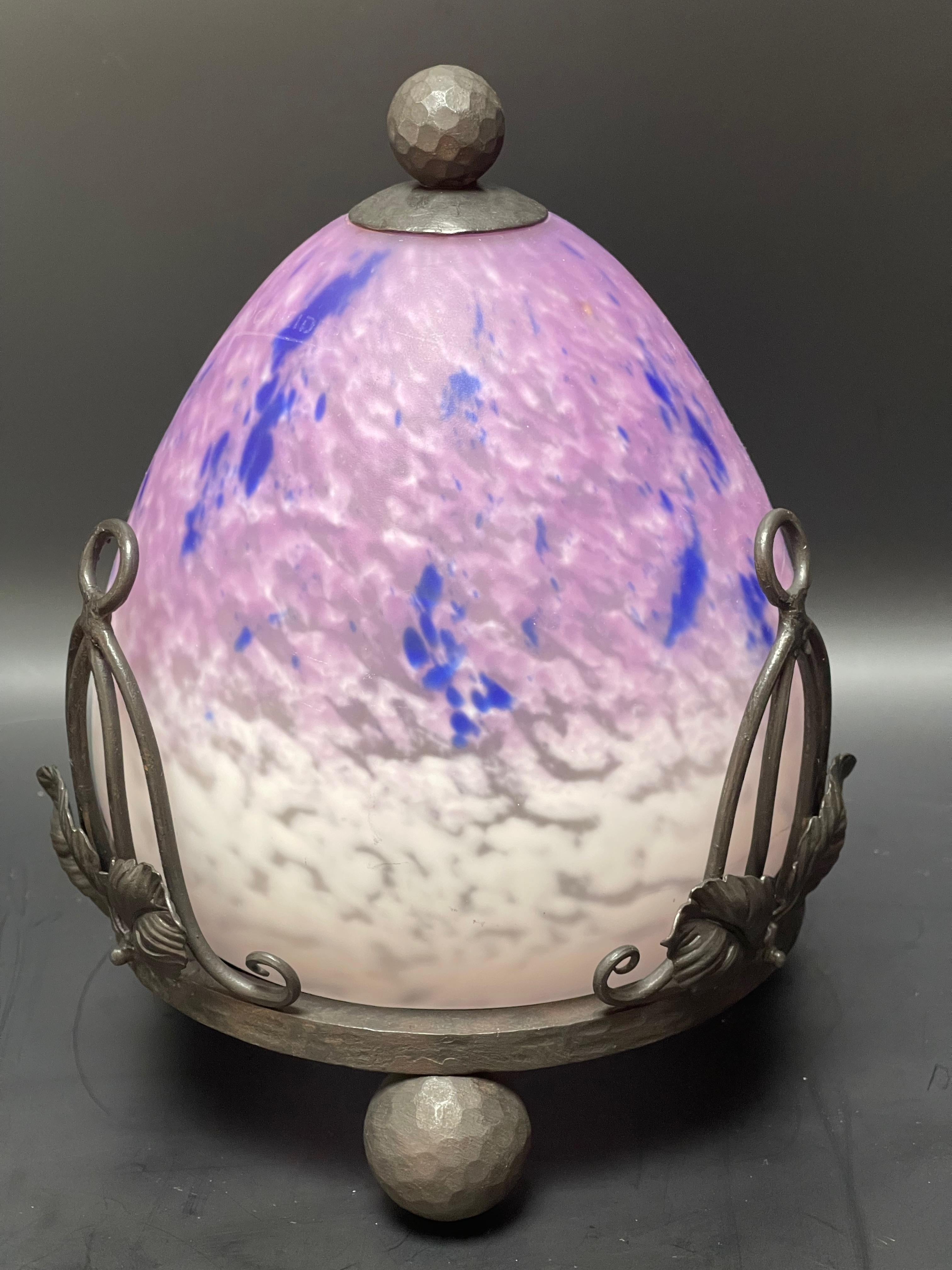 Début du 20ème siècle Lampe de nuit Schneider Art Déco en pâte de verre en vente