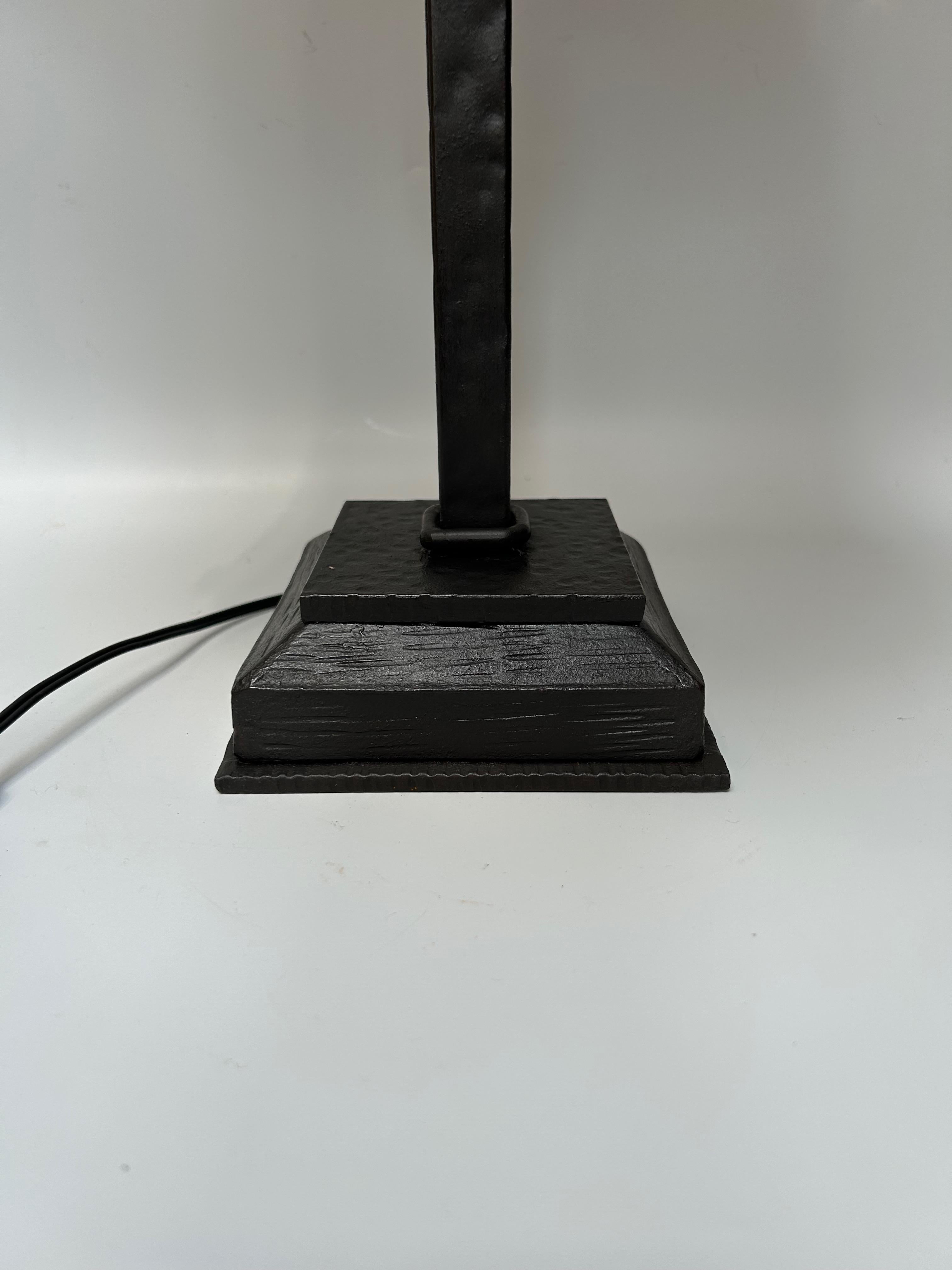 Schneider Art Deco lamp circa 1930.
Wrought iron base. Pressed molded glass shell.
Molded marking (France Mold No. 1044).
In perfect condition and electrified.

Total height: 42 cm
Diameter: 35 cm
Base width: 13 cm
Base depth: 13 cm
Weight: 5