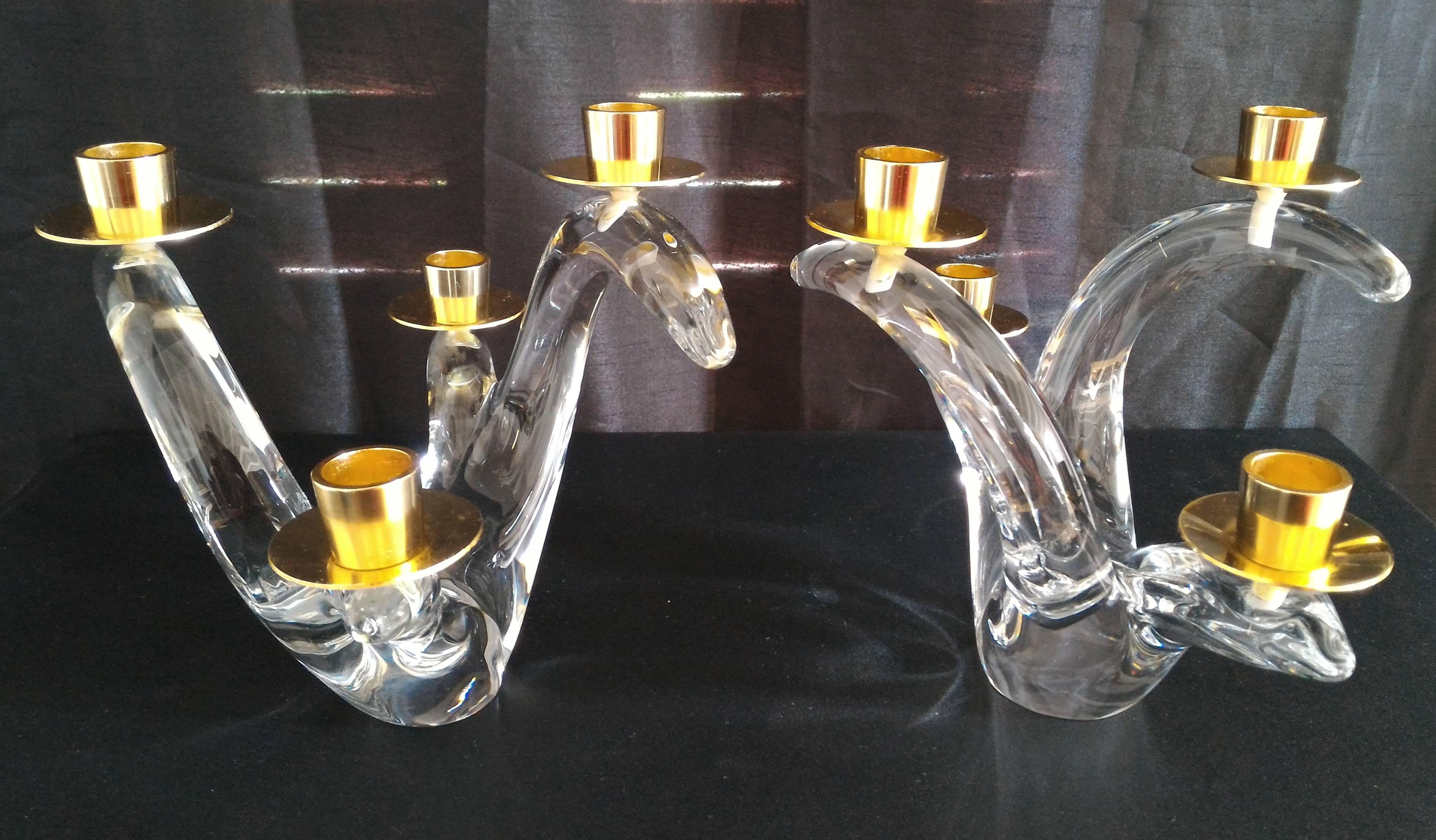 Stunning pair of sculptural Mid-Century Modern crystal candelabra candleholders, signed by Charles Schneider, Schneider, France (Ecole de Nancy) 1950s.
Made in solid heavy crystal with four-arm each, ending with a gilt brass bobeche, in a unique
