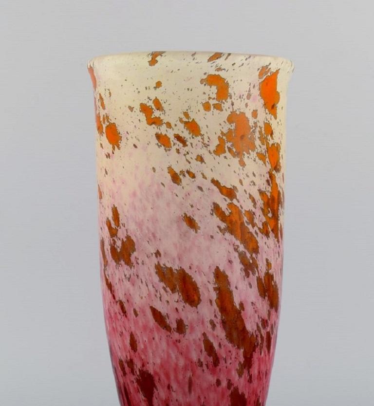 Mid-20th Century Schneider, France, Large Art Deco Vase in Mouth Blown Art Glass, 1930s / 40s