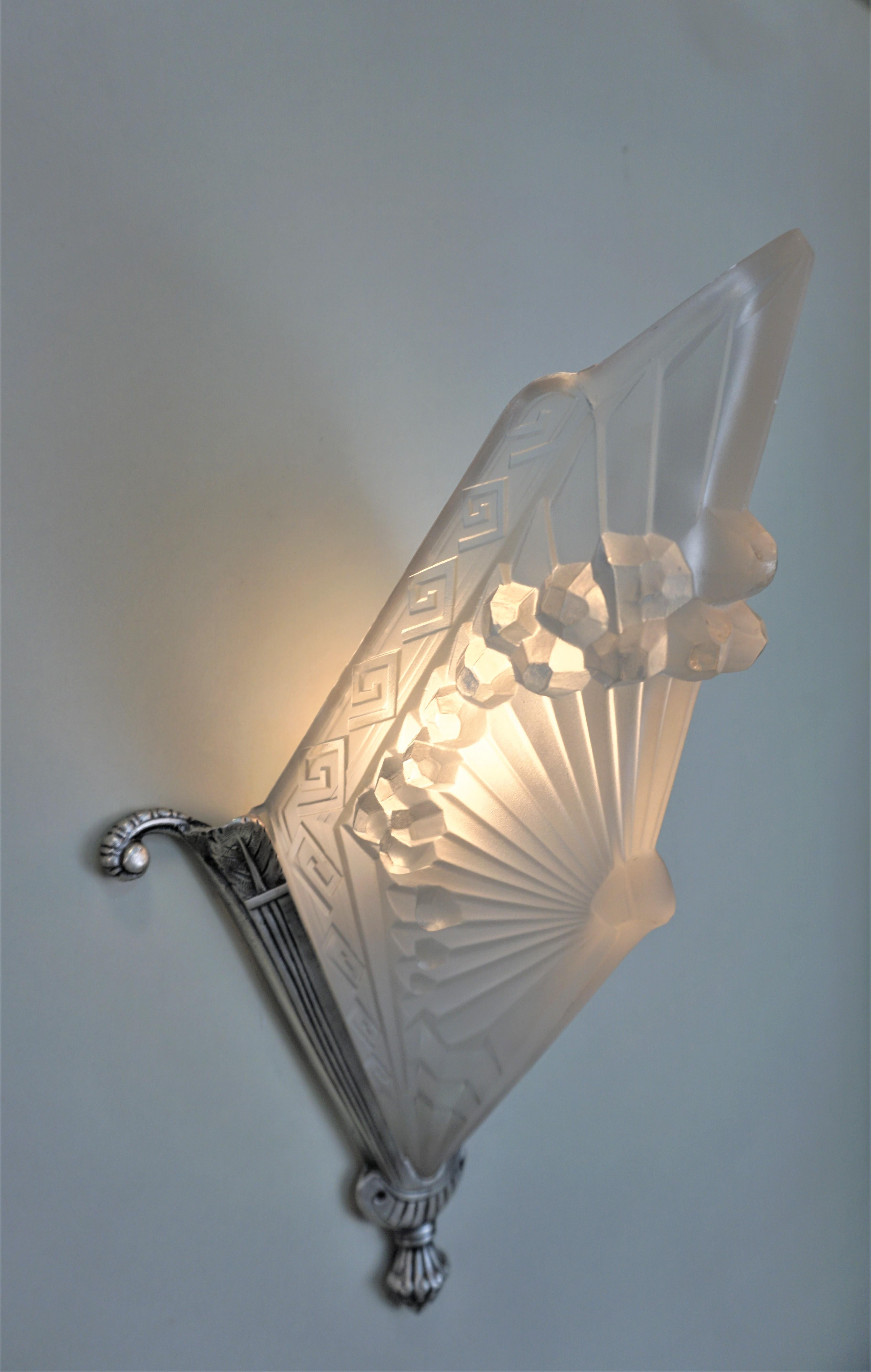 Mid-20th Century Schneider Pair of French Art Deco Wall Sconces