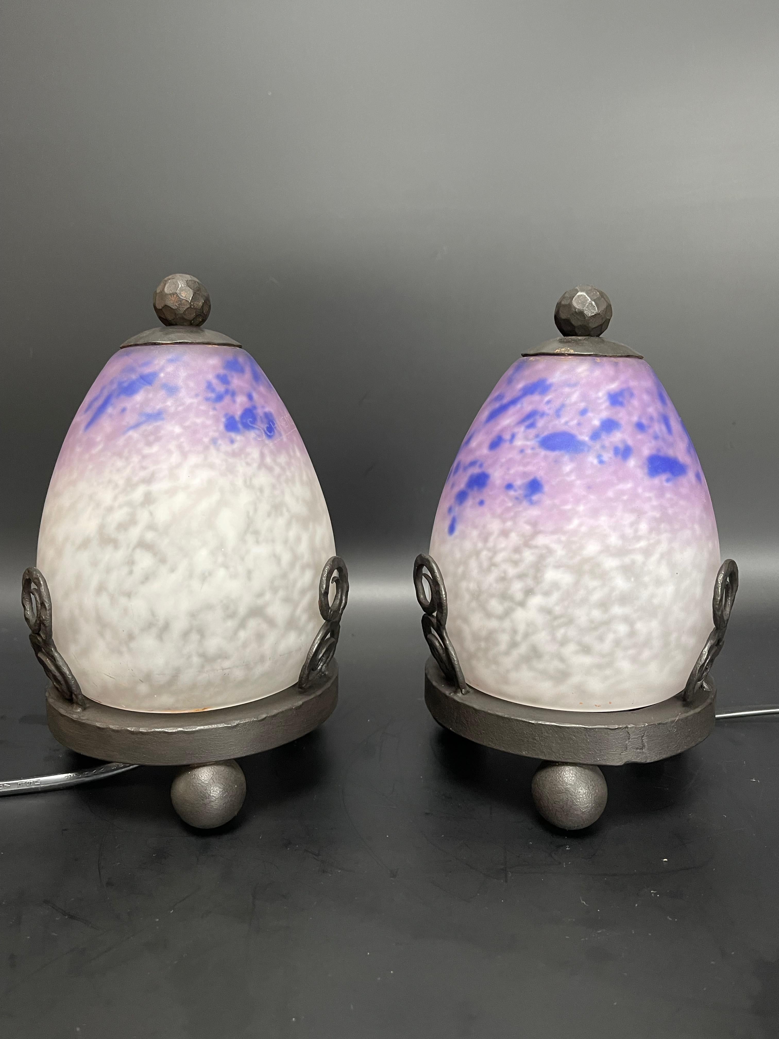 Schneider Pair of Art Deco Night Lights
Pair of Art Deco night lights circa 1925; Tulips signed Schneider purple speckled with blue.
Wrought iron base.
Electrified and in perfect condition.
Height: 18cm
Diameter: 11cm
Weight: 2.5Kg
Charles