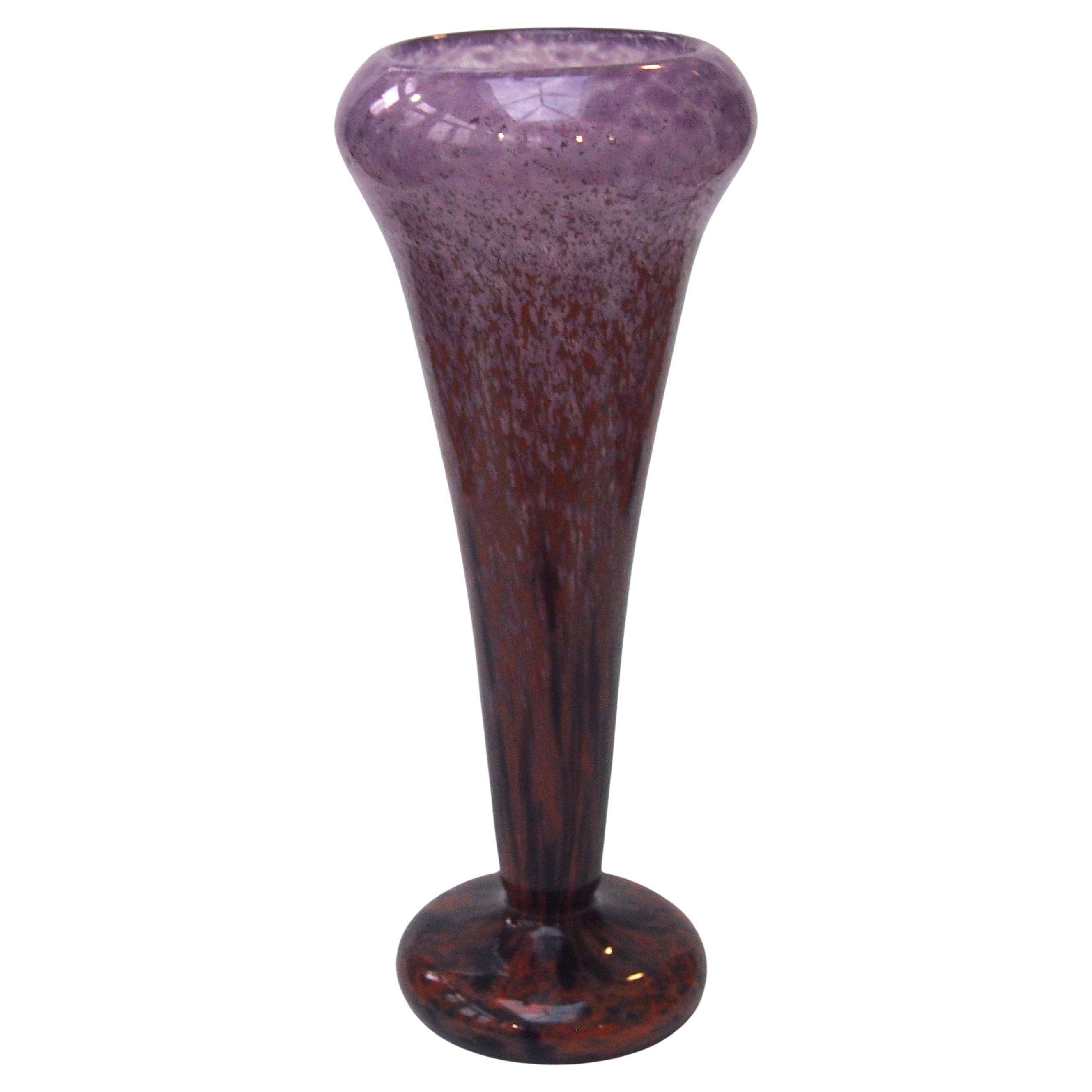 Schneider Polychrome 'Jades' Vaso alto in vetro rosa del 1920 circa - firmato in vendita
