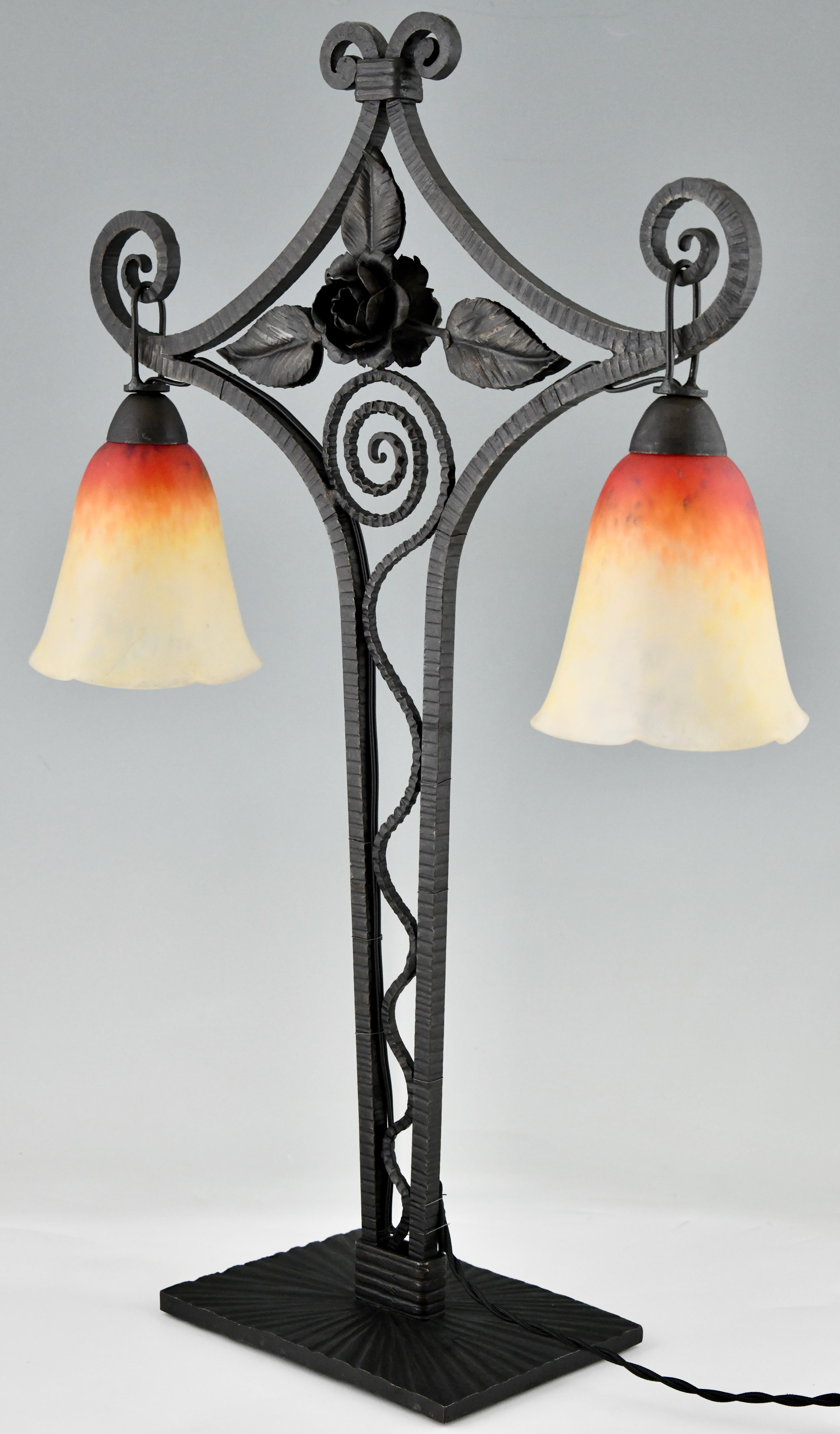 SchneiderArt Deco double light table lamp on wrought iron base with rose 1925 In Good Condition In Antwerp, BE