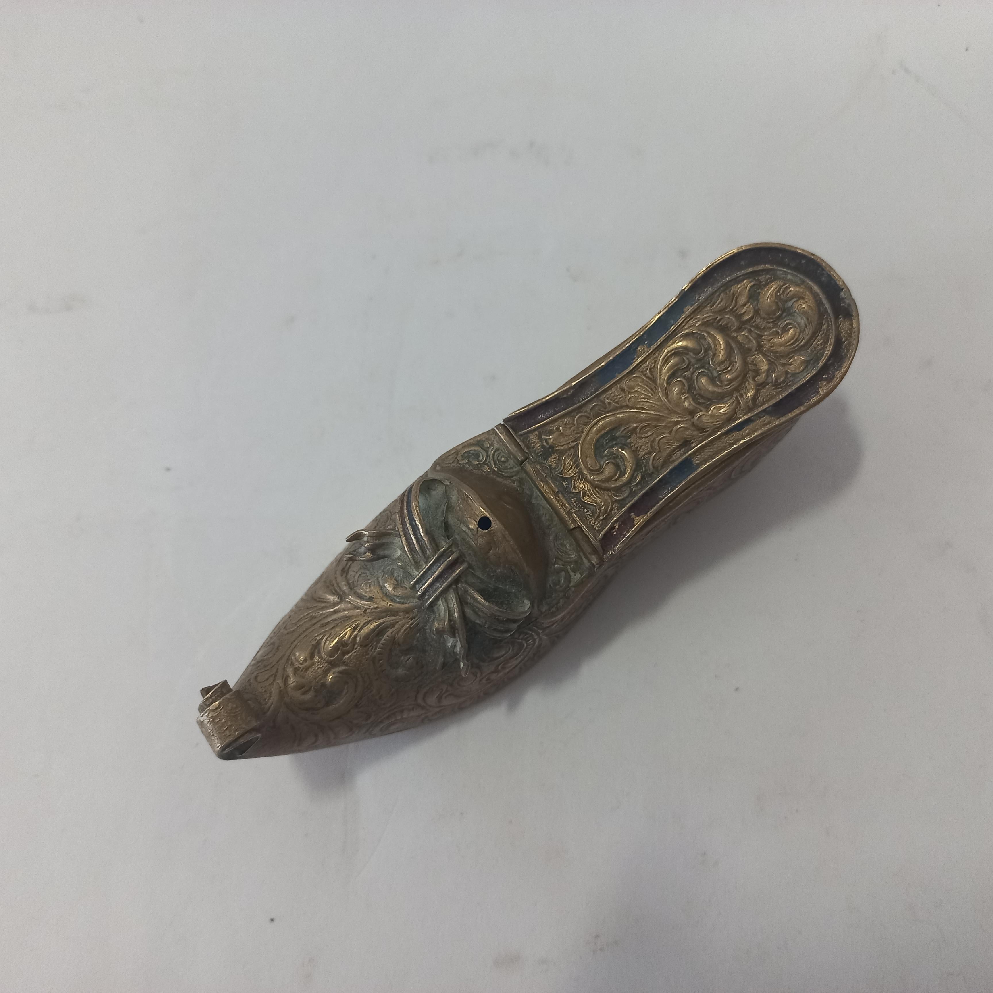 19th Century Snuff box in the shape of a shoe France 19th century For Sale