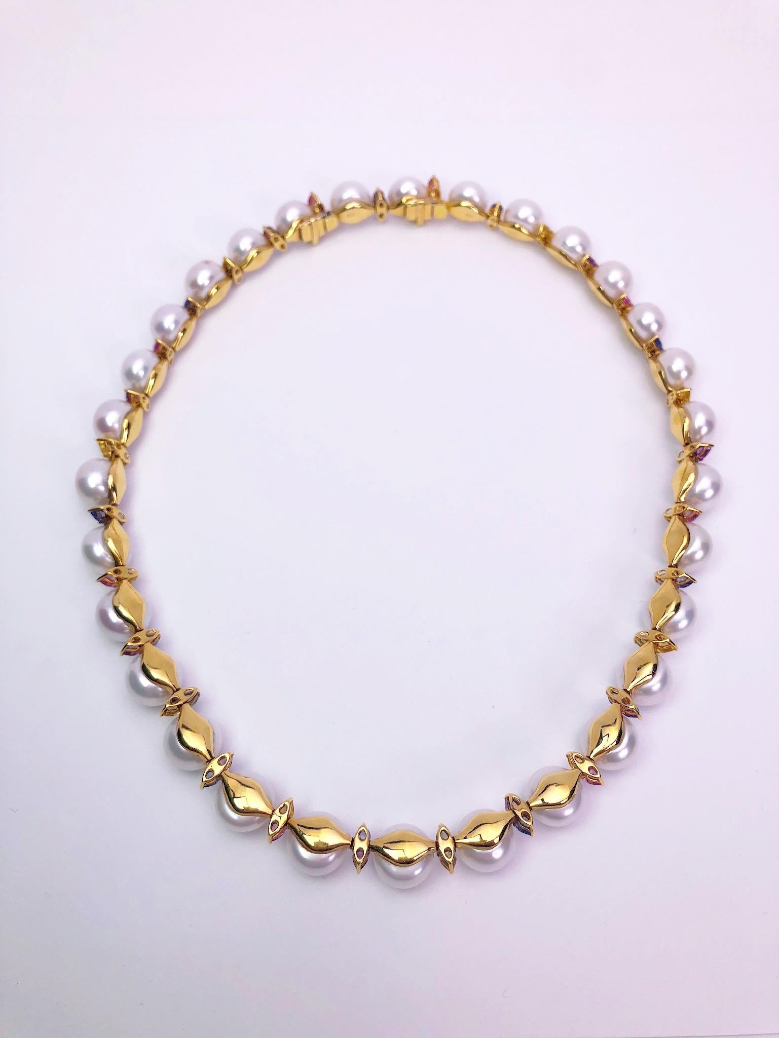 Collana di perle d'acqua dolce Schoeffel in oro 18 carati con zaffiri perlati multicolore In condizioni Nuovo in vendita a New York, NY