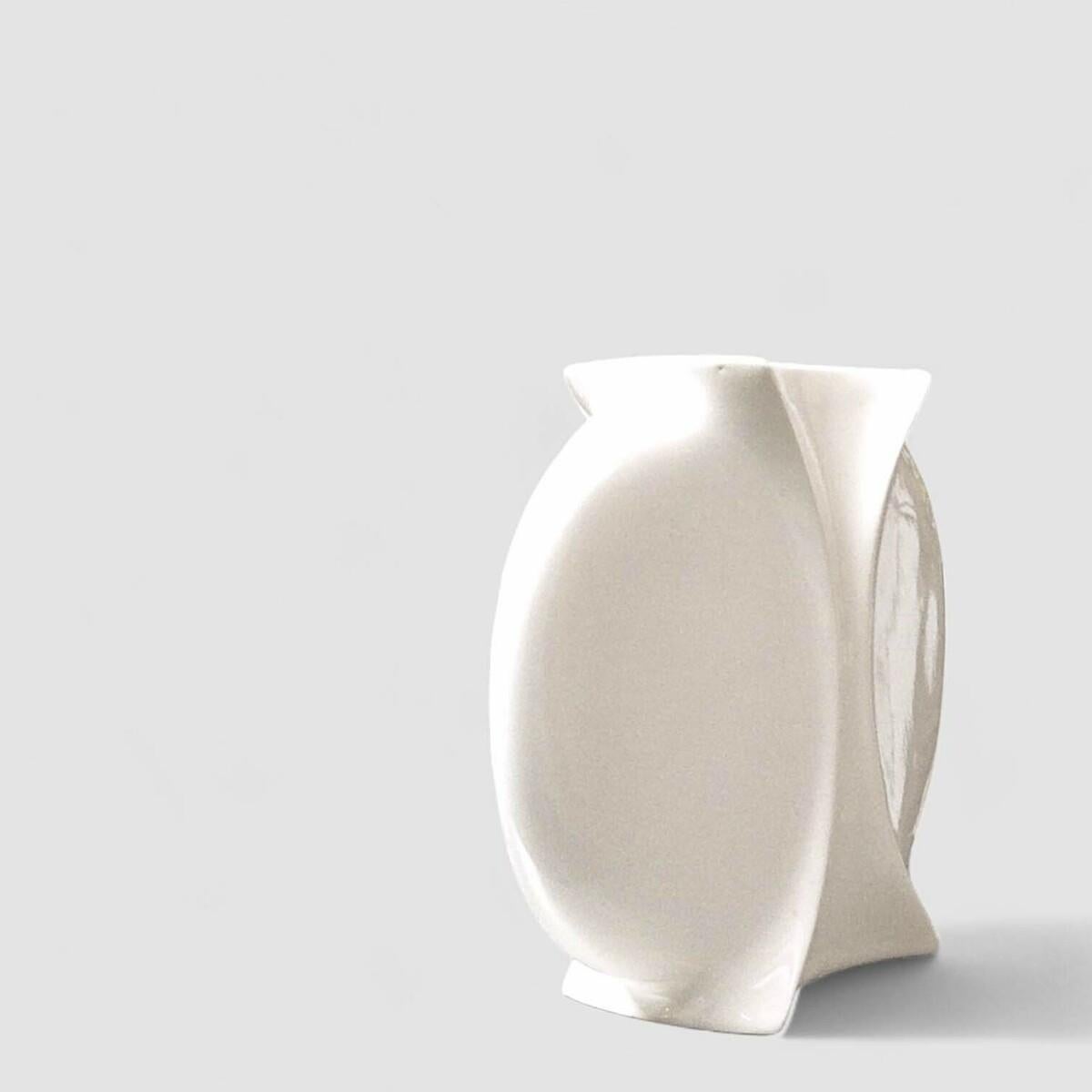Vase Schol en porcelaine émaillée blanche de Jan Van Der Vaart, 1987 Bon état - En vente à AMSTERDAM, NL