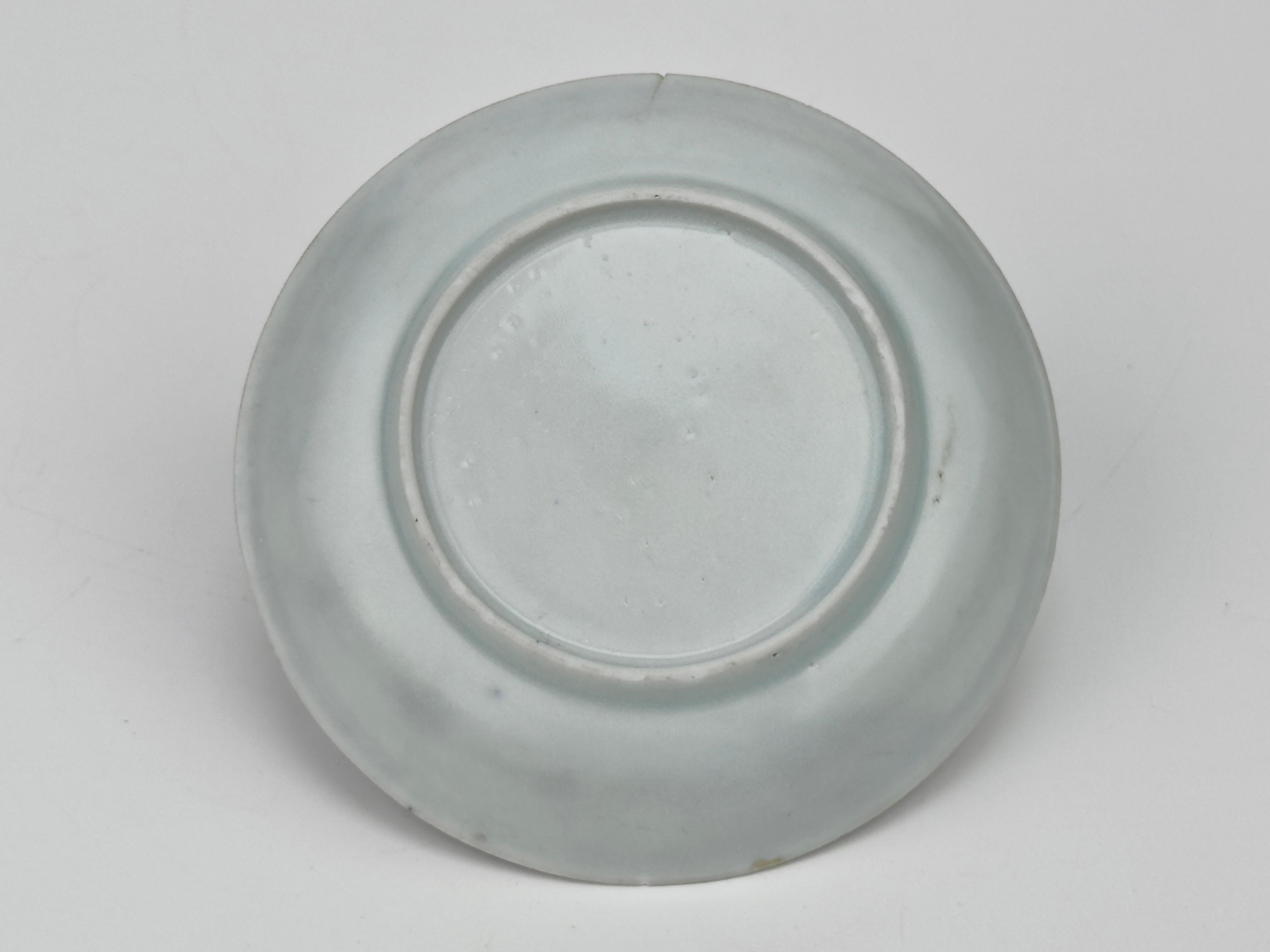 Début du XVIIIe siècle Soucoupe savante en bleu et blanc C 1725, Dynastie Qing, règne de Yongzheng en vente