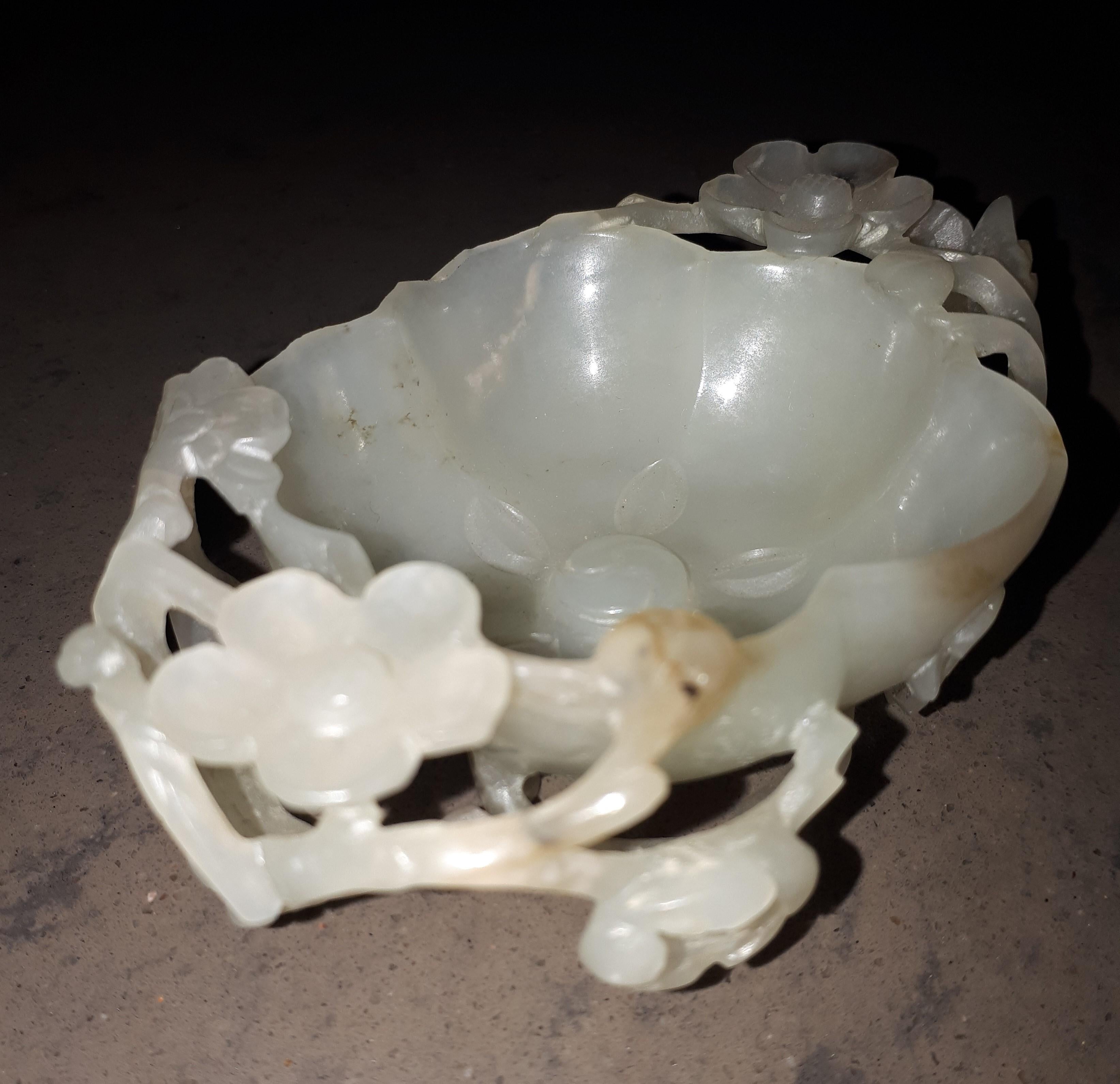 Qing Scholar's jade brush washer, China 18th century For Sale