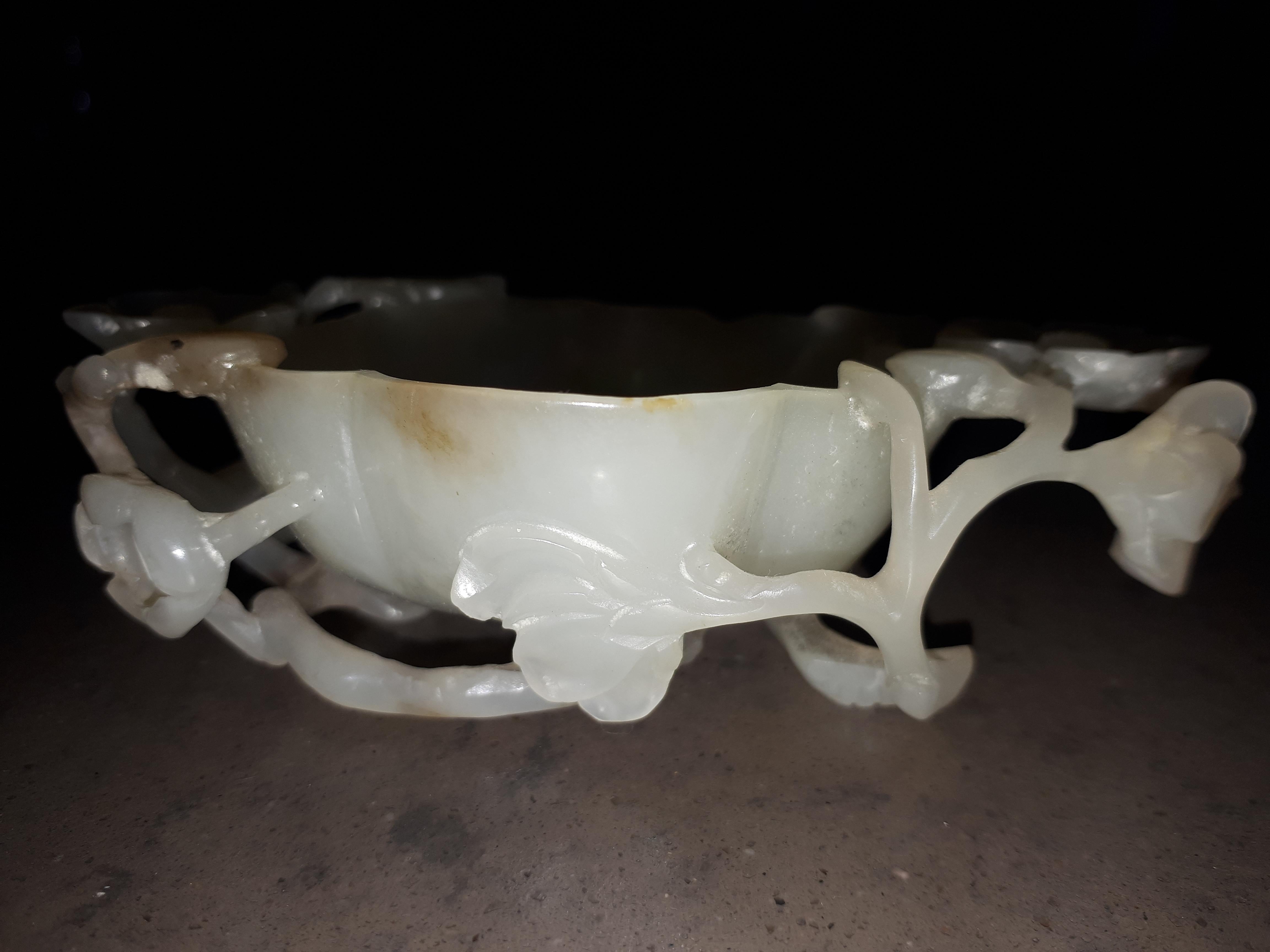 Scholar's jade brush washer, China 18th century In Good Condition For Sale In Saverne, Grand Est