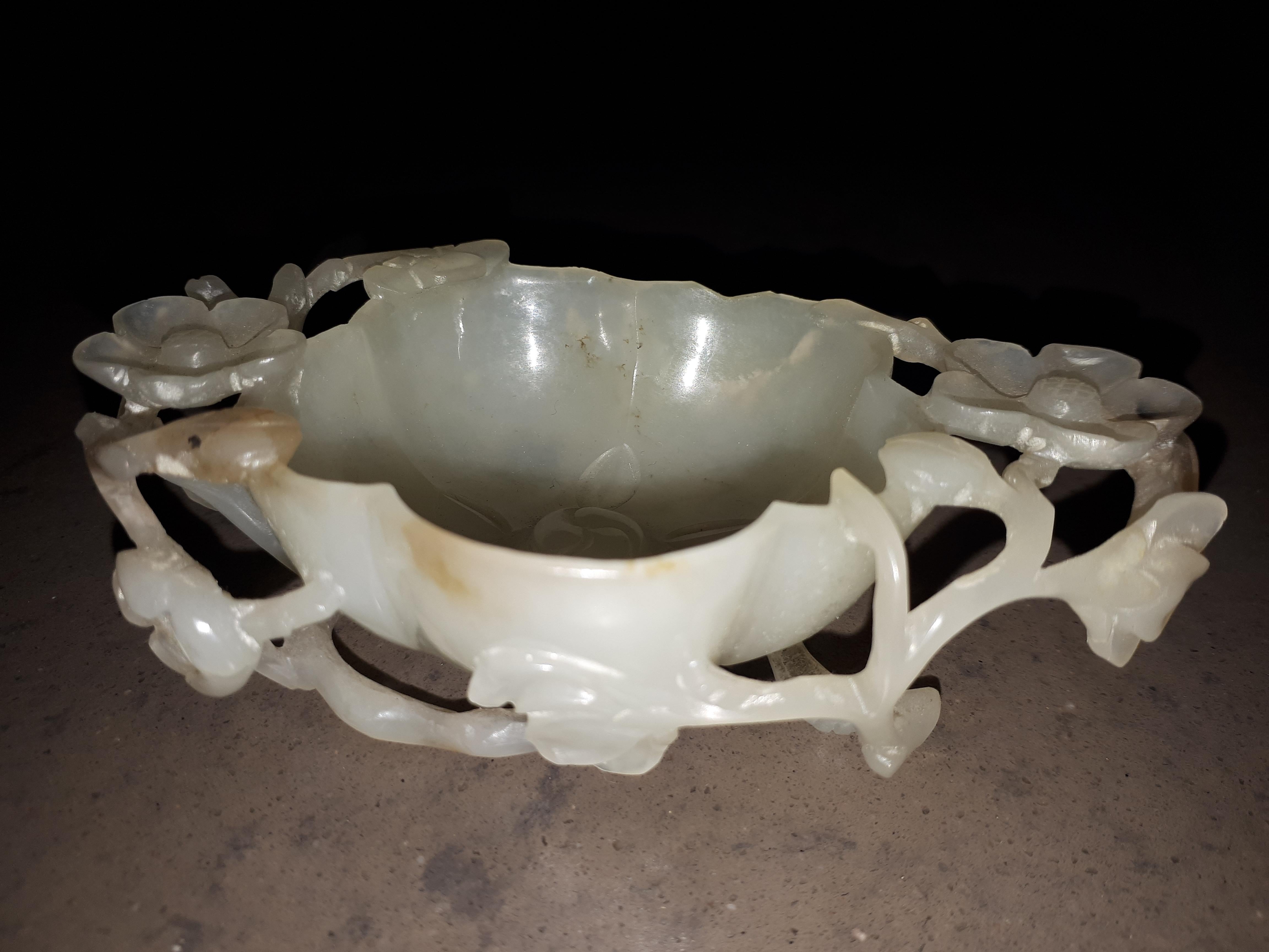 18th Century and Earlier Scholar's jade brush washer, China 18th century For Sale