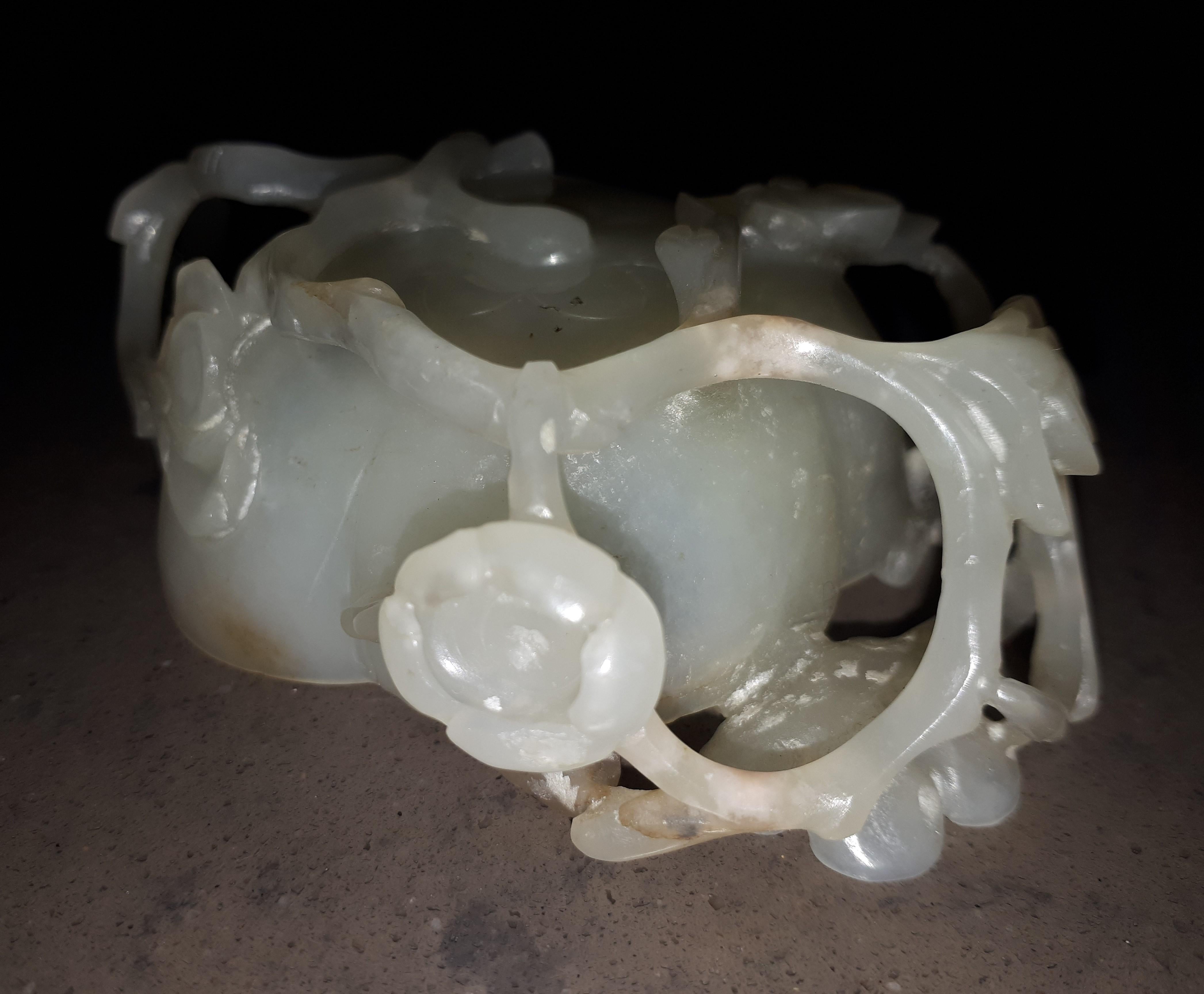 Jade Scholar's jade brush washer, China 18th century For Sale