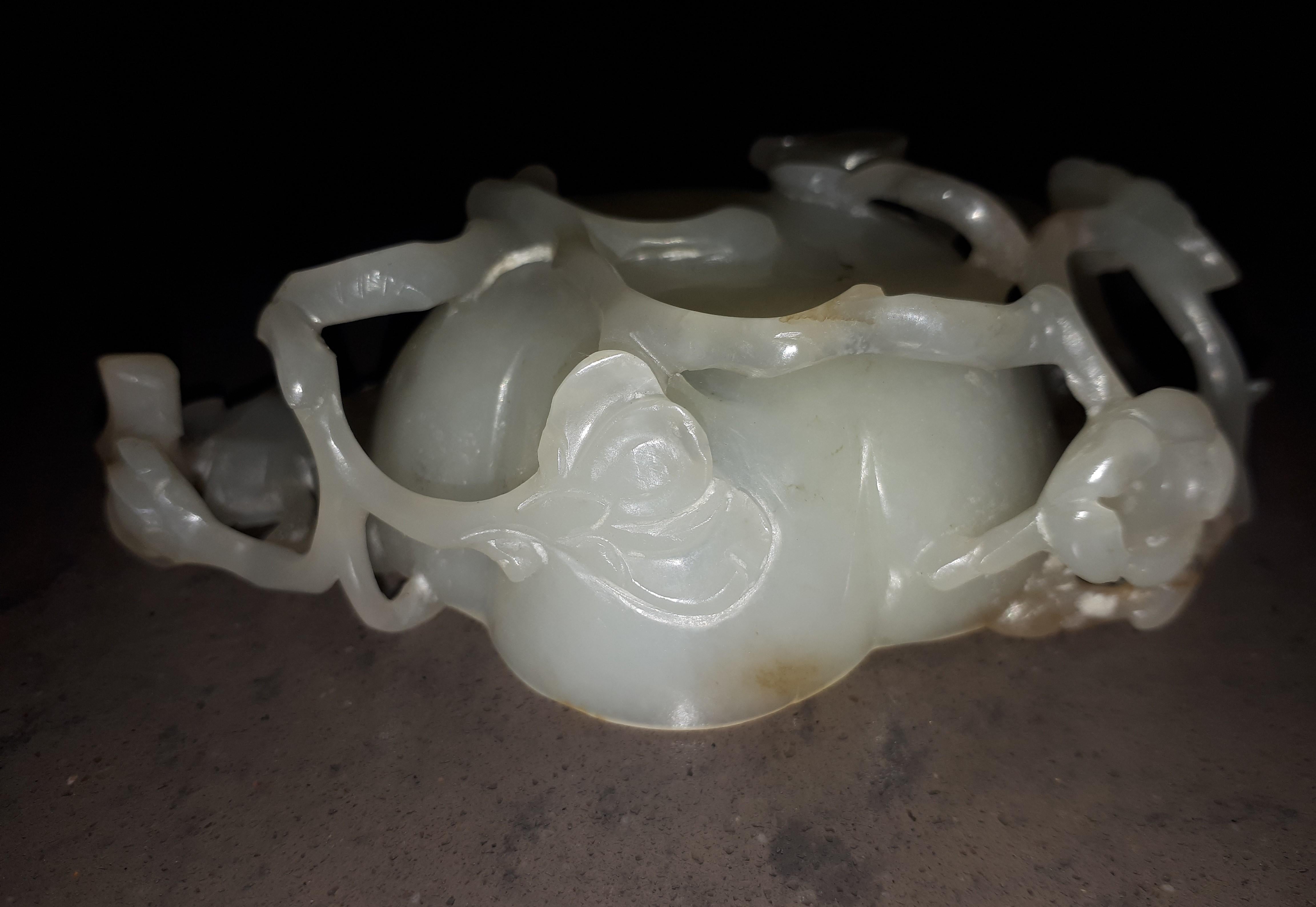 Scholar's jade brush washer, China 18th century For Sale 1