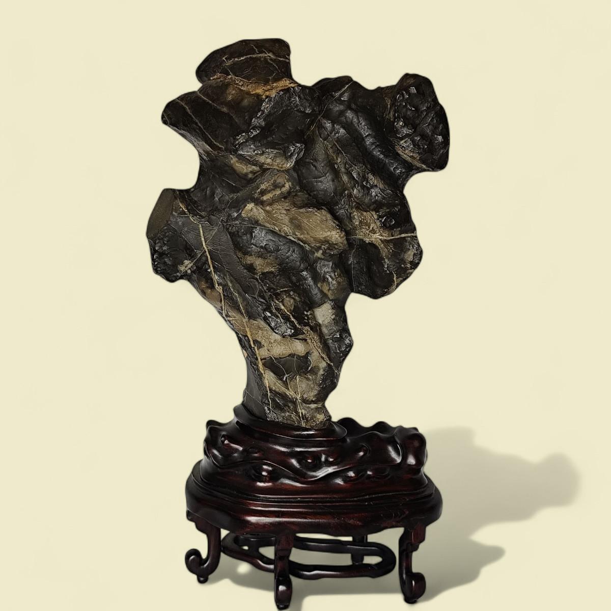 Scholar's Stone / “Scholar's Rock” Lingbi (灵璧石), China, Qing Dynasty im Angebot 3