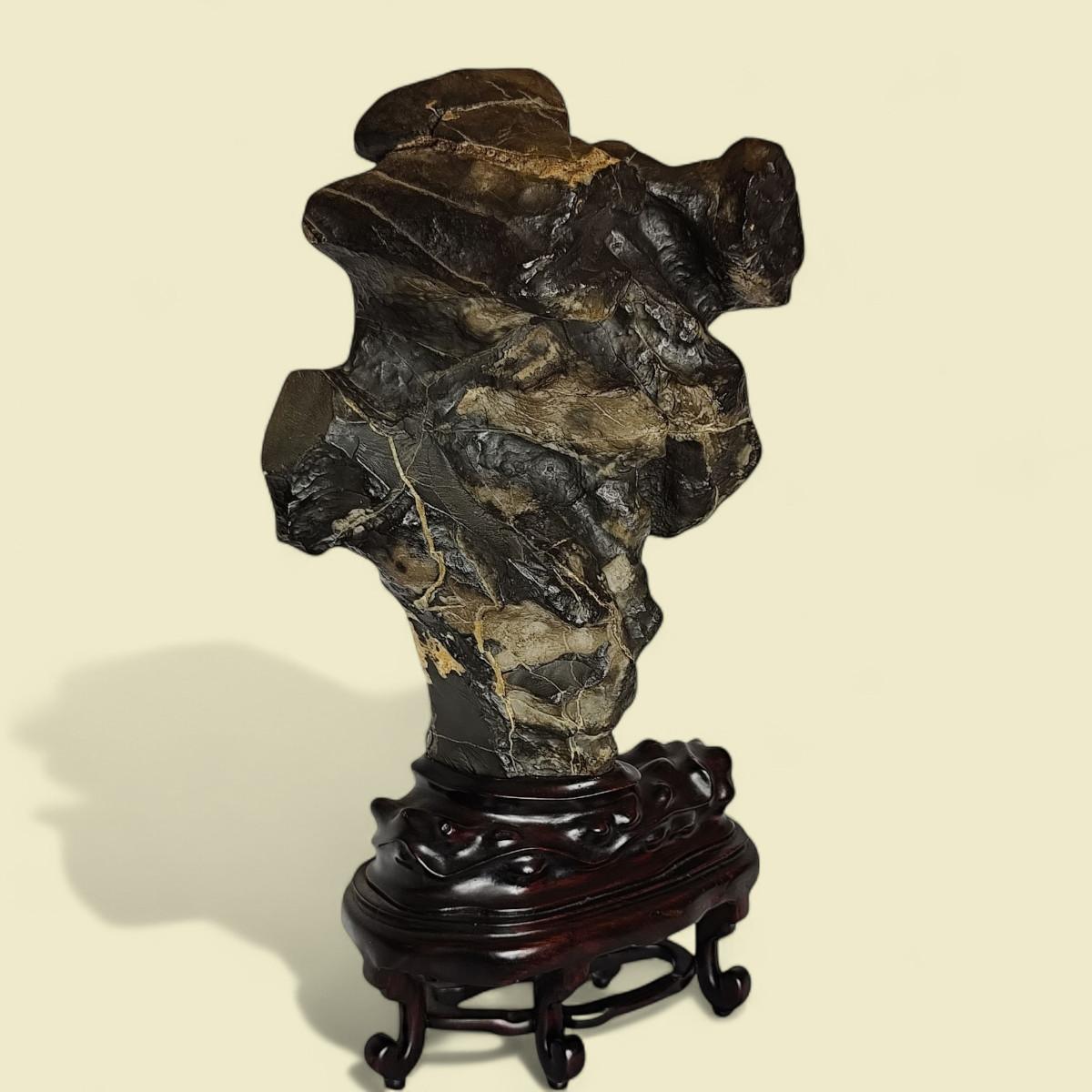 Scholar's Stone / “Scholar's Rock” Lingbi (灵璧石), China, Qing Dynasty im Angebot 4