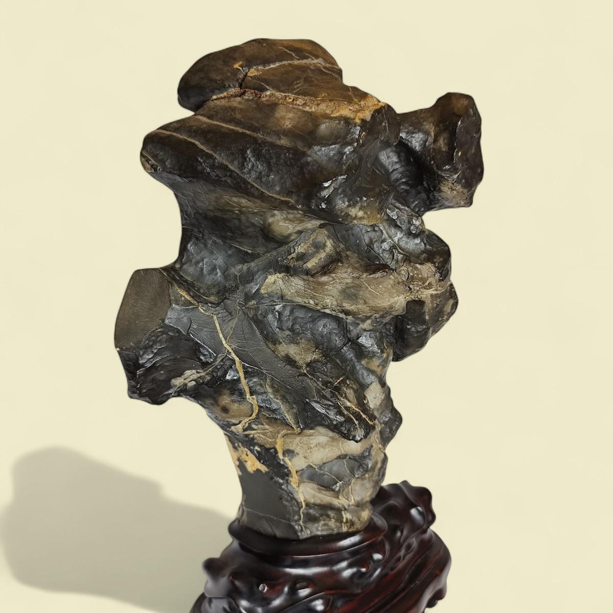 Scholar's Stone / “Scholar's Rock” Lingbi (灵璧石), China, Qing Dynasty im Angebot 5