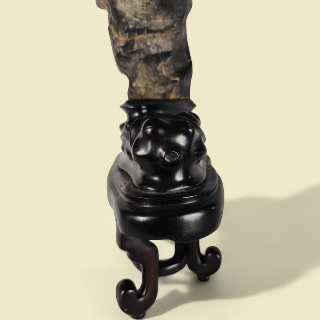 Scholar's Stone / “Scholar's Rock” Lingbi (灵璧石), China, Qing Dynasty (19. Jahrhundert) im Angebot