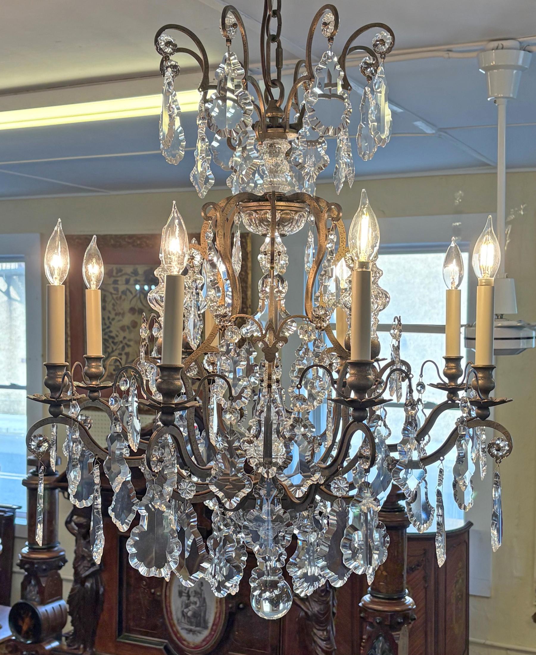 Schonbek 3571 Lampadario rinascimentale in stile Luigi XVI a 9 luci in cristallo d'argento 

Dimensioni: 33