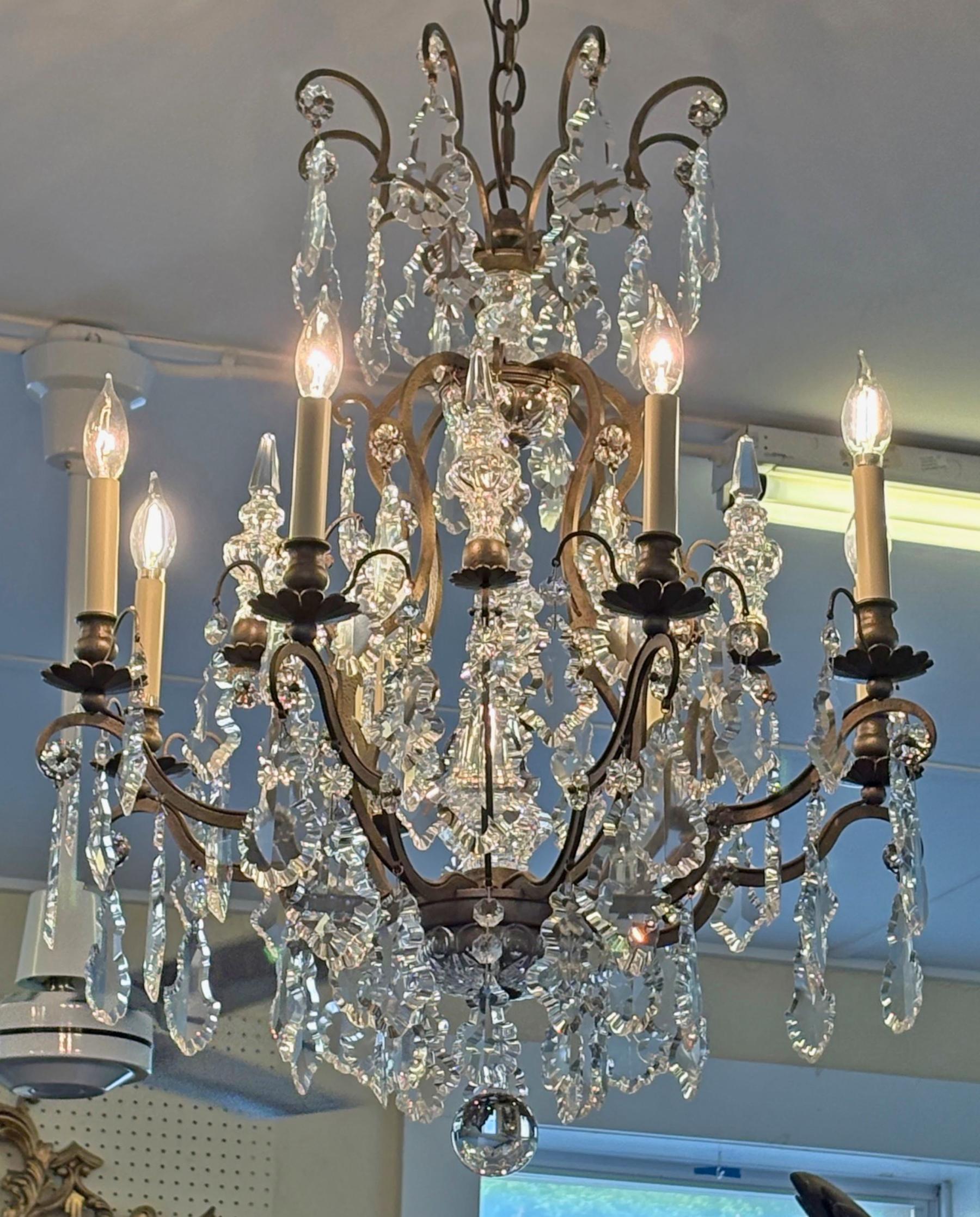 Schonbek 3571 Lampadario rinascimentale in stile Luigi XVI a 9 luci in cristallo d'argento In condizioni buone in vendita a Long Branch, NJ