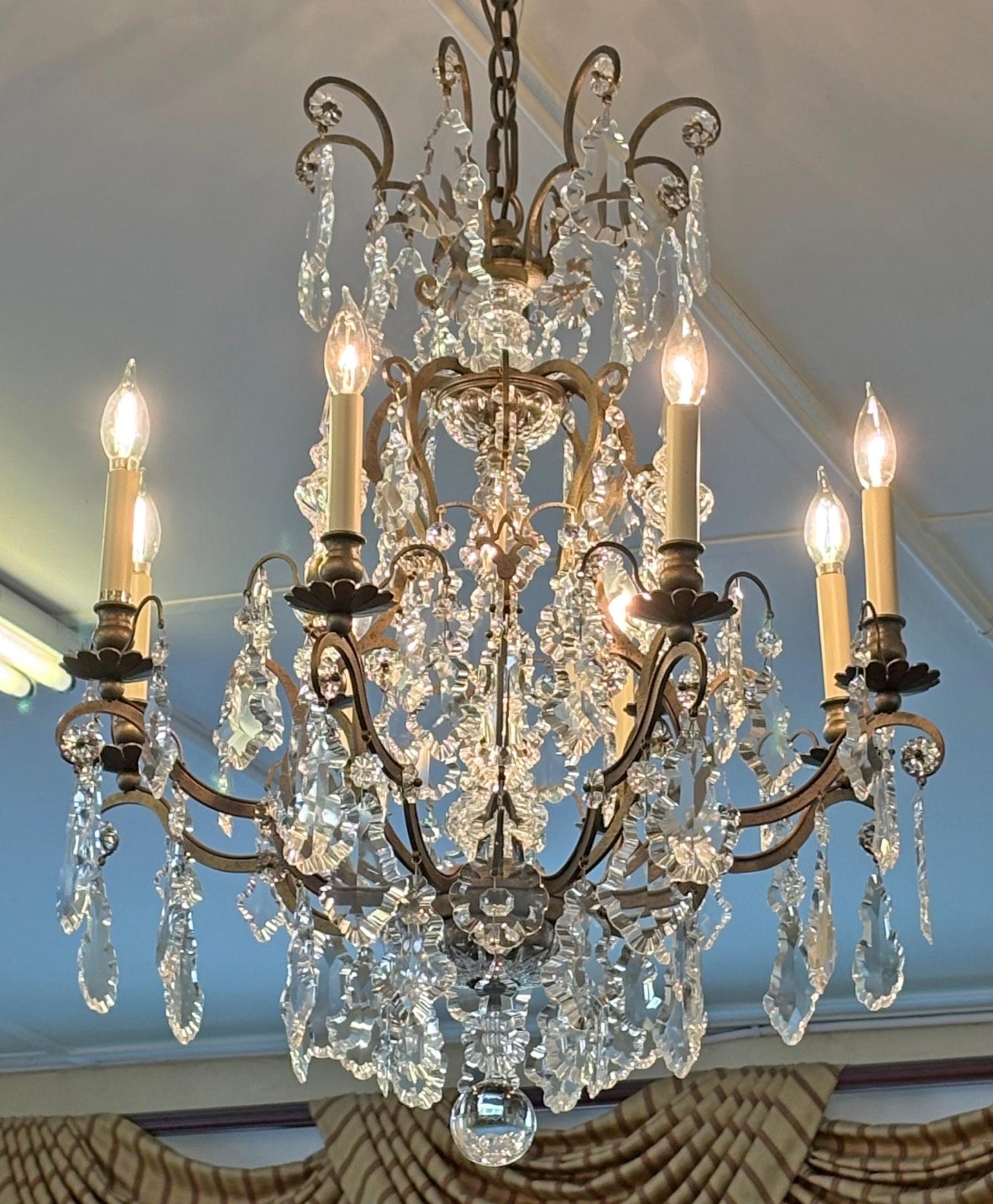 XXI secolo e contemporaneo Schonbek 3571 Lampadario rinascimentale in stile Luigi XVI a 9 luci in cristallo d'argento in vendita
